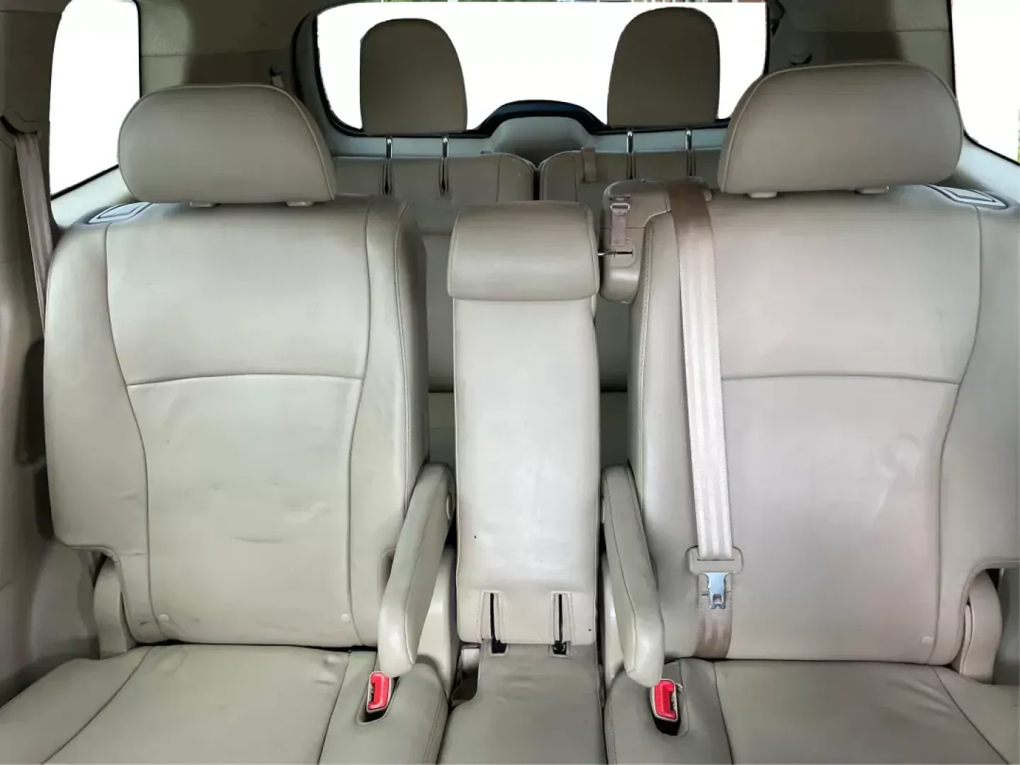 2013 Toyota Highlander SE V6 (5TDZK3EH9DS) with an 3.5L V-6 DOHC engine, located at 4508 South Dixie Dr, Moraine, OH, 45439, (937) 908-9800, 39.689976, -84.218452 - **Adventure Awaits with the 2013 Toyota Highlander SE V6 Perfect for Family Getaways and Daily Drives!**<br /> <br /> Are you ready to embrace a lifestyle of exploration and comfort? The 2013 Toyota Highlander SE V6 is your ticket to memorable family outings and enjoyable commutes alike. With its s - Photo#13