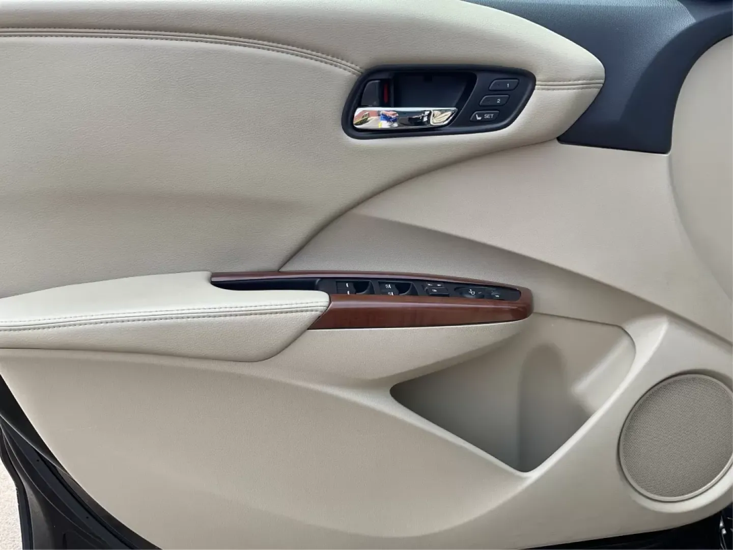 2014 Acura RDX Base (5J8TB3H39EL) with an Other engine, located at 1099 N County Rd 25A, Troy, OH, 45373, (937) 908-9800, 40.057079, -84.212883 - Unleash the perfect blend of comfort and versatility with the 2014 Acura RDX, a crossover that caters to both your daily grind and weekend adventures. Whether you're a growing family seeking spaciousness, a commuter looking for reliability, or a weekend warrior ready for road trips, this vehicle has - Photo#17