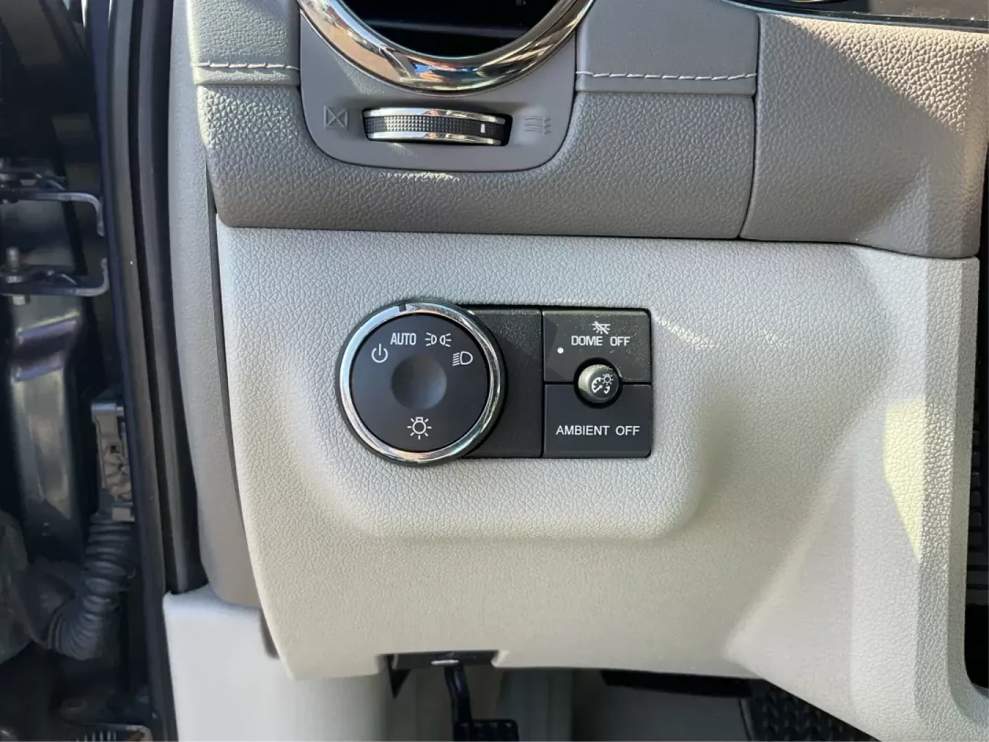 2014 Buick Enclave Leather (5GAKRBKDXEJ) with an 3.6L V-6 gasoline direct injection engine, located at 1230 East Main St, Xenia, OH, 45385, (937) 908-9800, 39.688026, -83.910172 - **Experience Luxury and Comfort with the 2014 Buick Enclave Perfect for Family Adventures!**<br /> <br /> Looking for a reliable vehicle that blends style, comfort, and versatility? Look no further than the 2014 Buick Enclave, available now at Advantage Car and Credit, your premier Buy Here Pay Her - Photo#16