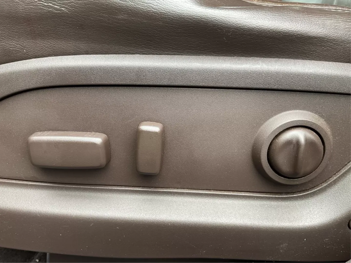 2014 Buick Enclave Premium (5GAKVCKD1EJ) with an 3.6L V-6 gasoline direct injection engine, located at 401 Woodman Dr, Riverside, OH, 45431, (937) 908-9800, 39.760899, -84.123421 - ### Experience Luxury and Versatility with the 2014 Buick Enclave from Advantage Car and Credit in Fairborn, OH!<br /> <br /> Are you searching for a vehicle that effortlessly combines luxurious comfort with family-friendly functionality? Look no further than the stunning **2014 Buick Enclave**, ava - Photo#18