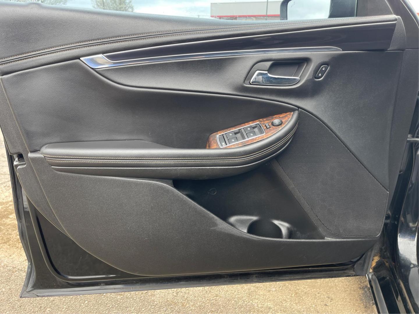 2014 Black Chevrolet Impala 2LT (2G1125S32E9) with an 3.6L V6 DOHC 24VV FFV engine, 6-Speed Automatic transmission, located at 1099 N County Rd 25A, Troy, OH, 45373, (937) 908-9800, 40.057079, -84.212883 - 2014 Chevrolet Impala 2LT - Photo#18