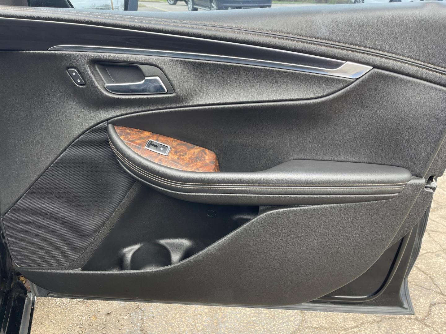 2014 Black Chevrolet Impala 2LT (2G1125S32E9) with an 3.6L V6 DOHC 24VV FFV engine, 6-Speed Automatic transmission, located at 1099 N County Rd 25A, Troy, OH, 45373, (937) 908-9800, 40.057079, -84.212883 - 2014 Chevrolet Impala 2LT - Photo#19