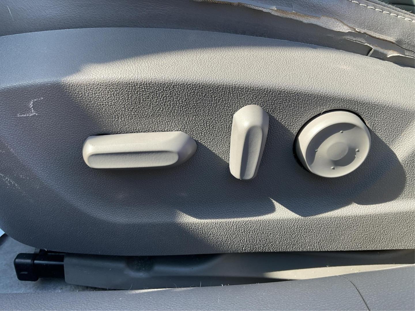 2014 Chevrolet Malibu LT (1G11E5SL4EF) with an Other engine, located at 880 E. National Road, Vandalia, OH, 45377, (937) 908-9800, 39.891918, -84.183594 - 2014 Chevrolet Malibu LT - Photo#17