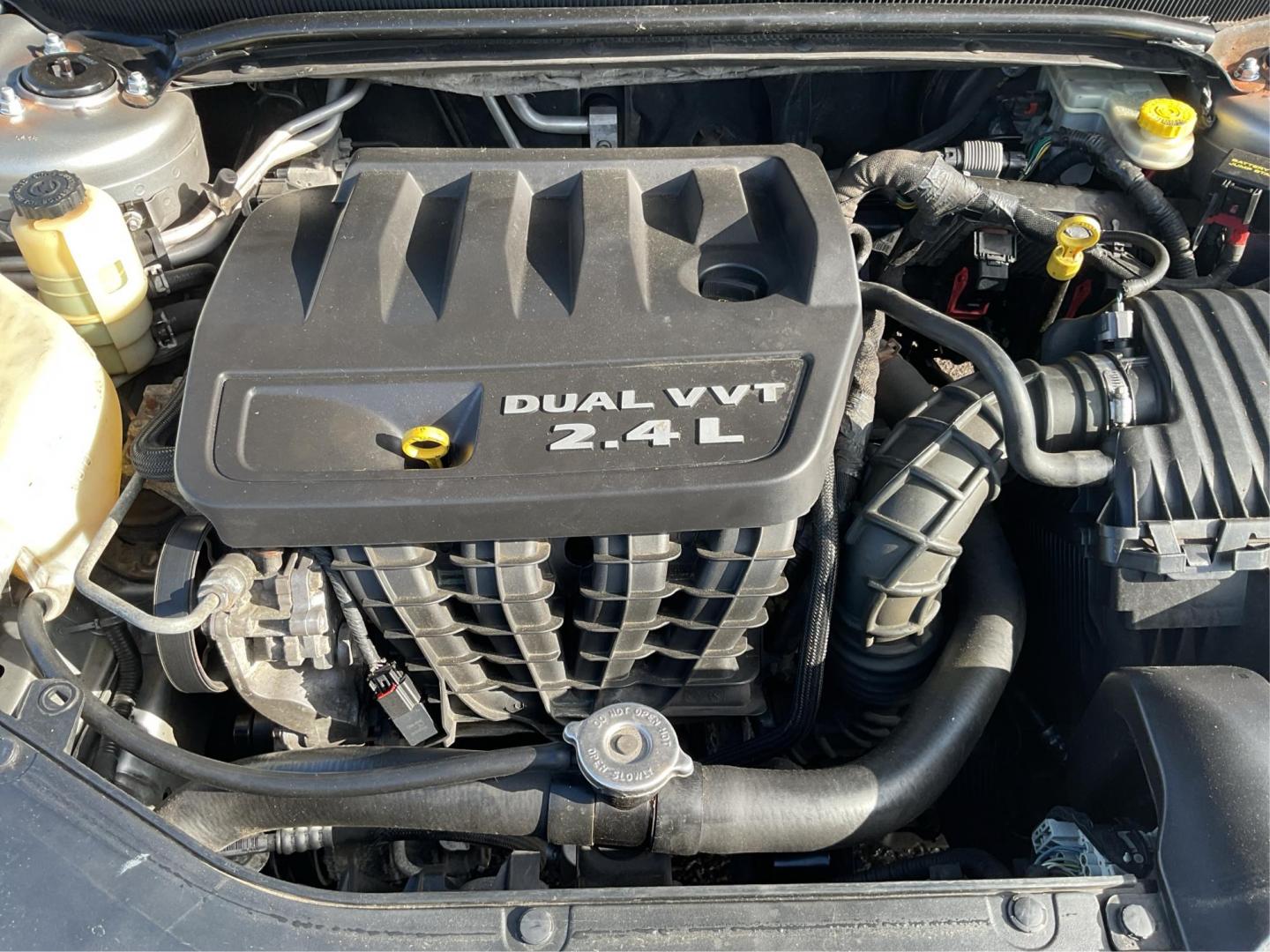 2014 Chrysler 200 LX (1C3CCBAB2EN) with an Other engine, located at 1230 East Main St, Xenia, OH, 45385, (937) 908-9800, 39.688026, -83.910172 - 2014 Chrysler 200 LX - Photo#10