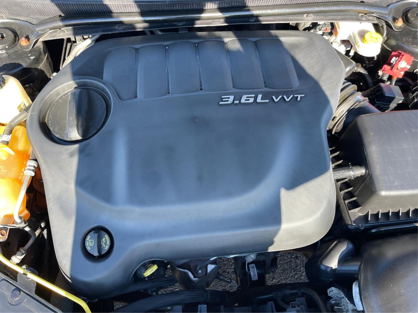 2014 Chrysler 200 Limited (1C3CCBCG0EN) with an 3.6L V6 DOHC 24V FFV engine, 6-Speed Automatic transmission, located at 880 E. National Road, Vandalia, OH, 45377, (937) 908-9800, 39.891918, -84.183594 - 2014 Chrysler 200 Limited - Photo#10