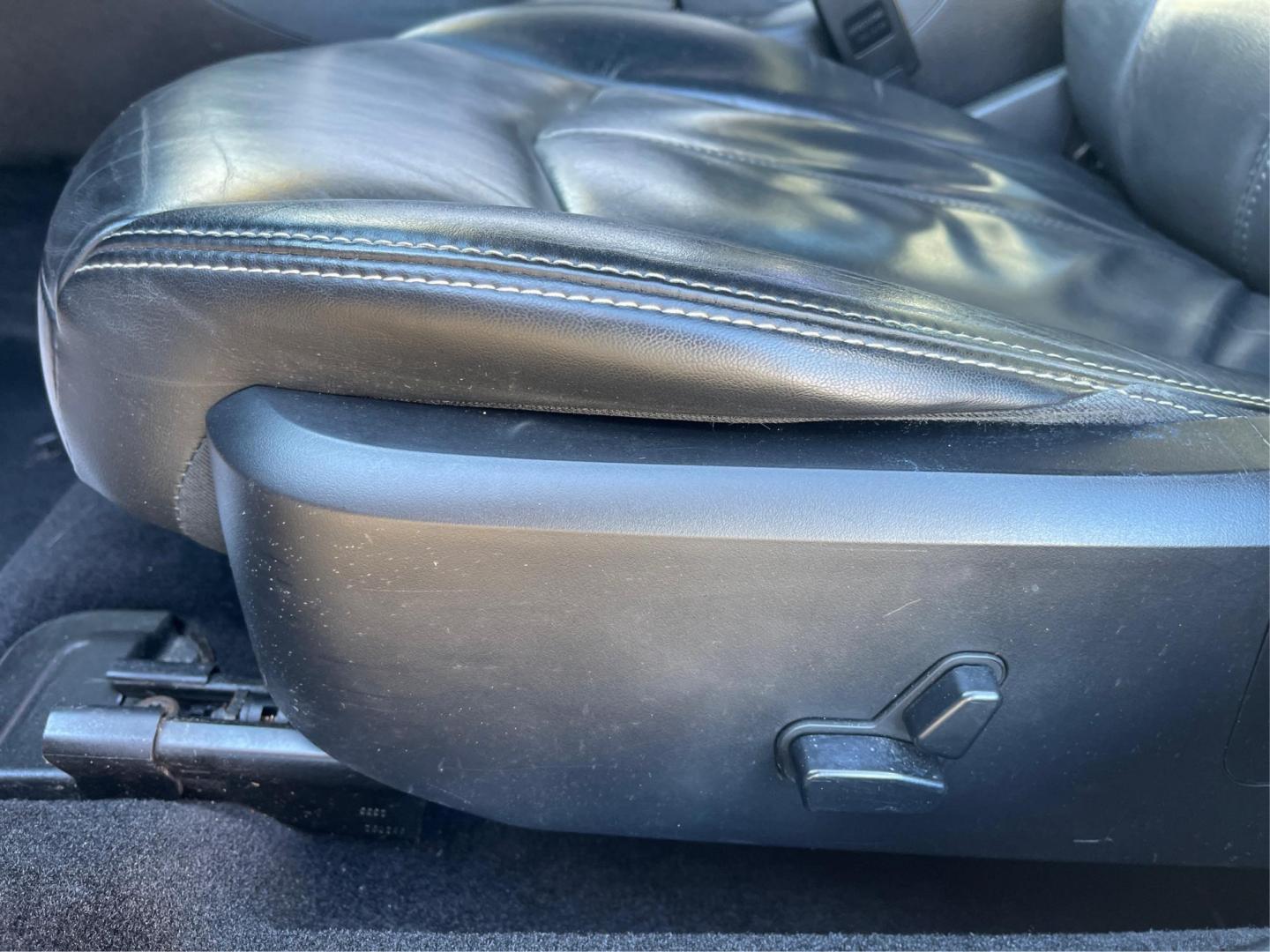 2014 Chrysler 200 Limited (1C3CCBCG0EN) with an 3.6L V6 DOHC 24V FFV engine, 6-Speed Automatic transmission, located at 880 E. National Road, Vandalia, OH, 45377, (937) 908-9800, 39.891918, -84.183594 - 2014 Chrysler 200 Limited - Photo#16
