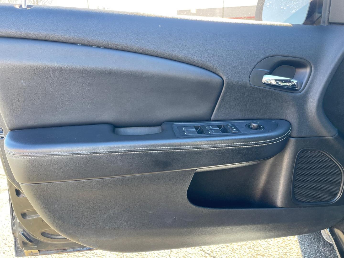 2014 Chrysler 200 Limited (1C3CCBCG0EN) with an 3.6L V6 DOHC 24V FFV engine, 6-Speed Automatic transmission, located at 880 E. National Road, Vandalia, OH, 45377, (937) 908-9800, 39.891918, -84.183594 - 2014 Chrysler 200 Limited - Photo#17
