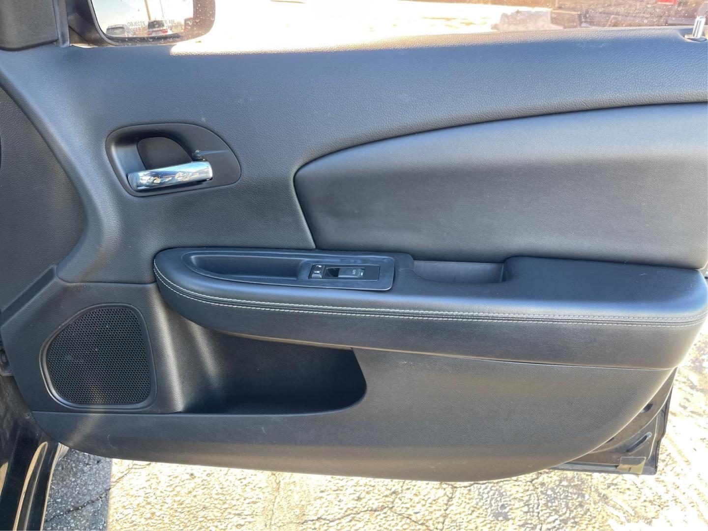 2014 Chrysler 200 Limited (1C3CCBCG0EN) with an 3.6L V6 DOHC 24V FFV engine, 6-Speed Automatic transmission, located at 880 E. National Road, Vandalia, OH, 45377, (937) 908-9800, 39.891918, -84.183594 - 2014 Chrysler 200 Limited - Photo#18