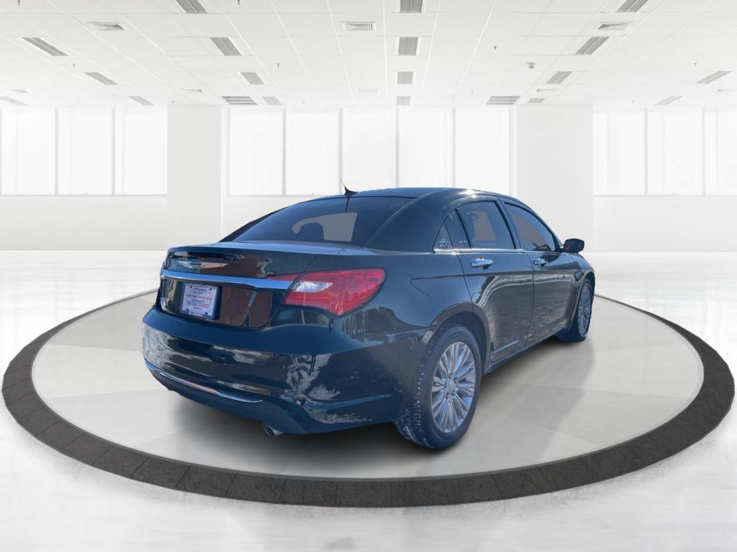 2014 Chrysler 200 Limited (1C3CCBCG0EN) with an 3.6L V6 DOHC 24V FFV engine, 6-Speed Automatic transmission, located at 880 E. National Road, Vandalia, OH, 45377, (937) 908-9800, 39.891918, -84.183594 - 2014 Chrysler 200 Limited - Photo#2