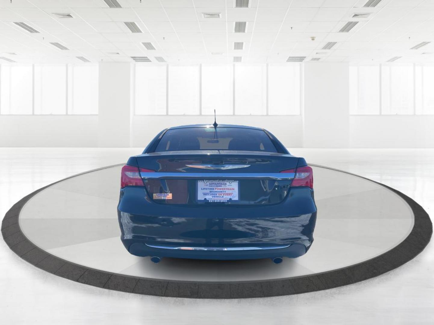 2014 Chrysler 200 Limited (1C3CCBCG0EN) with an 3.6L V6 DOHC 24V FFV engine, 6-Speed Automatic transmission, located at 880 E. National Road, Vandalia, OH, 45377, (937) 908-9800, 39.891918, -84.183594 - 2014 Chrysler 200 Limited - Photo#3