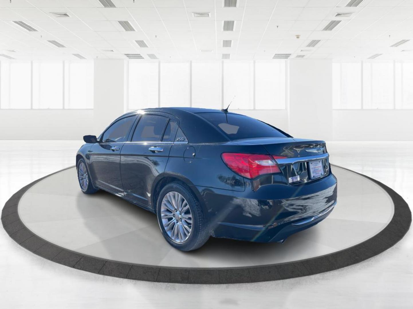 2014 Chrysler 200 Limited (1C3CCBCG0EN) with an 3.6L V6 DOHC 24V FFV engine, 6-Speed Automatic transmission, located at 880 E. National Road, Vandalia, OH, 45377, (937) 908-9800, 39.891918, -84.183594 - 2014 Chrysler 200 Limited - Photo#4