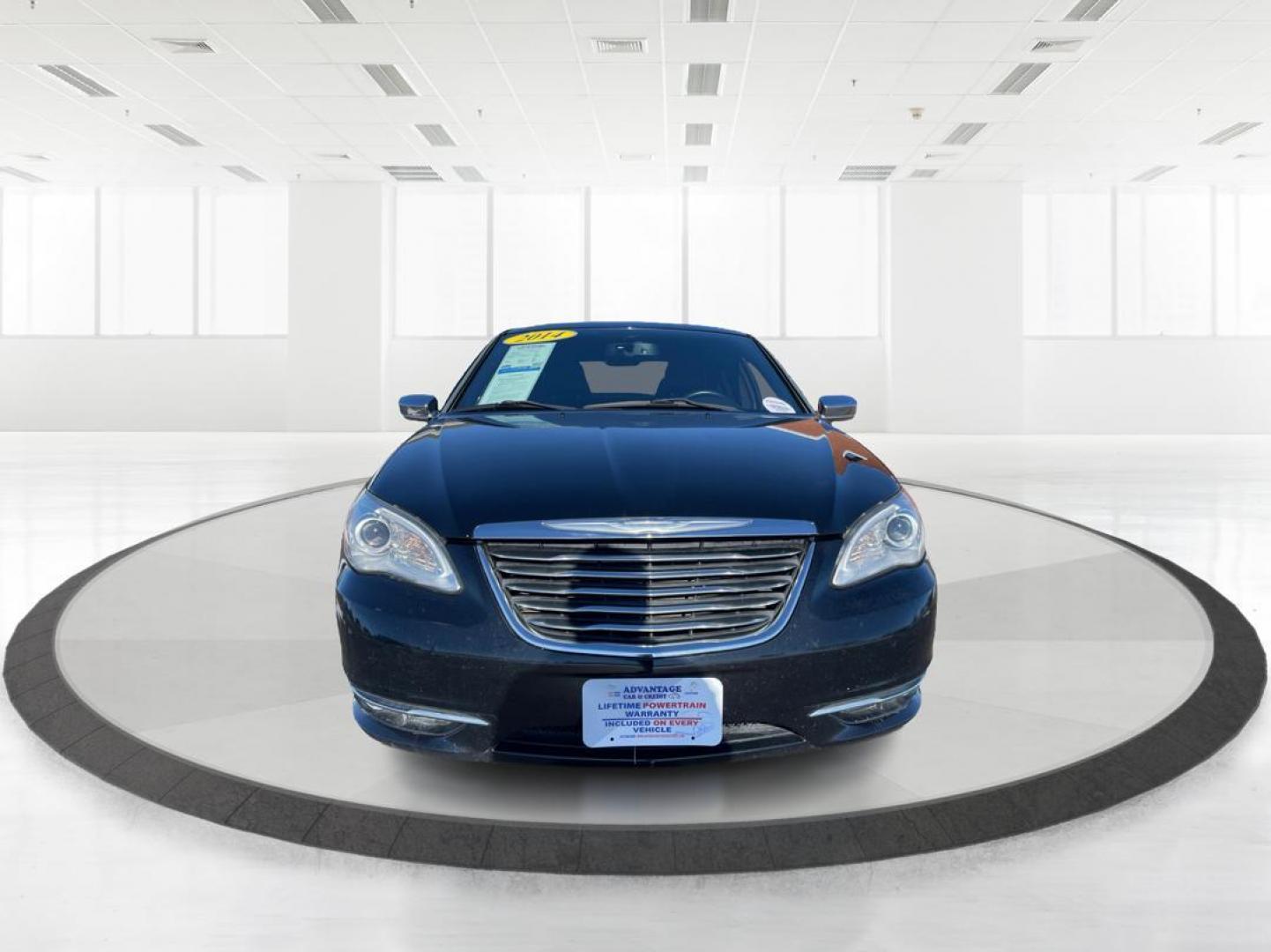 2014 Chrysler 200 Limited (1C3CCBCG0EN) with an 3.6L V6 DOHC 24V FFV engine, 6-Speed Automatic transmission, located at 880 E. National Road, Vandalia, OH, 45377, (937) 908-9800, 39.891918, -84.183594 - 2014 Chrysler 200 Limited - Photo#6