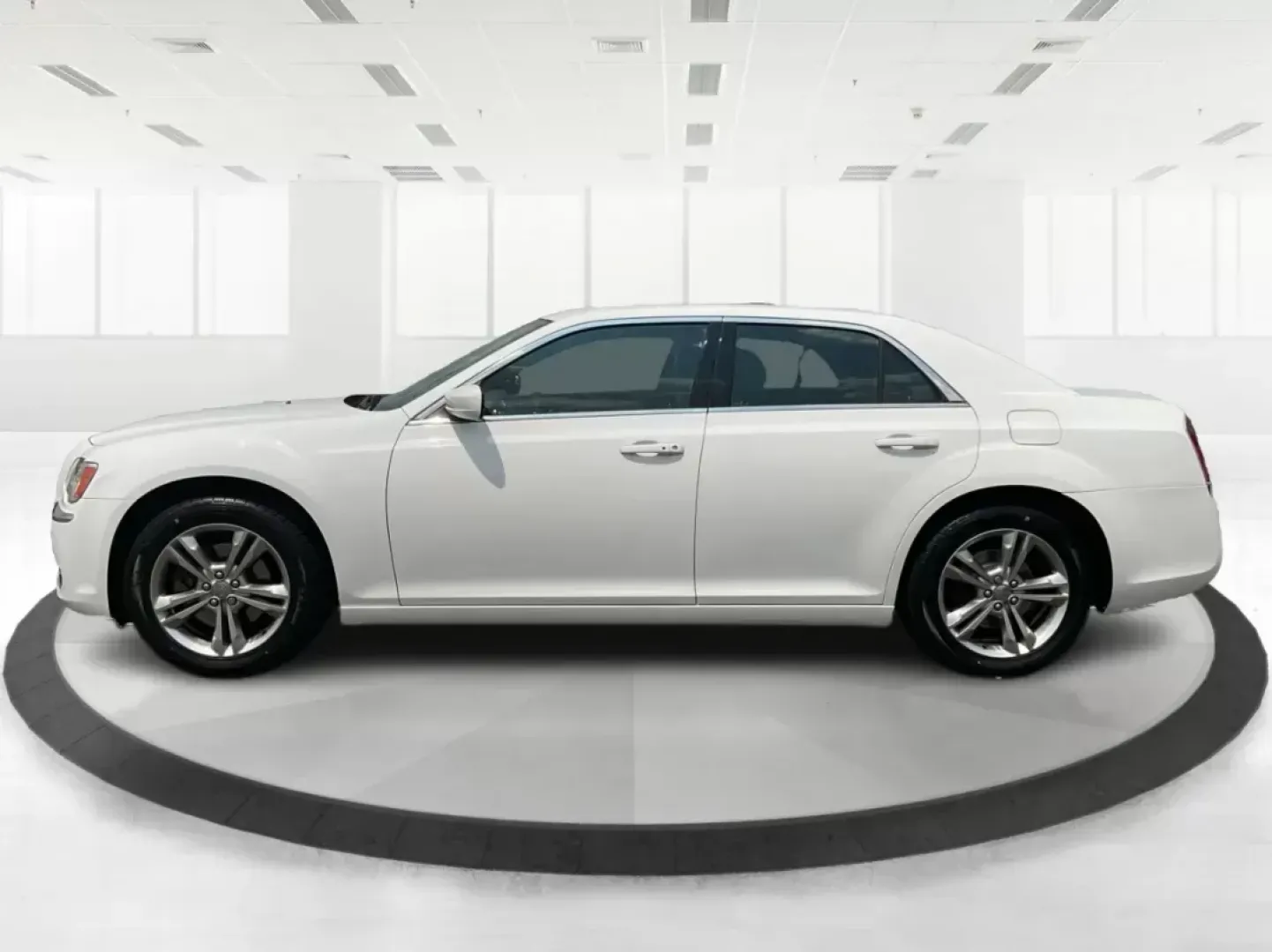 2014 Chrysler 300 Base (2C3CCARG4EH) with an Other engine, located at 1099 N County Rd 25A, Troy, OH, 45373, (937) 908-9800, 40.057079, -84.212883 - ### Discover Your Next Adventure with the 2014 Chrysler 300 at Advantage Car and Credit!<br /> <br /> Are you searching for the perfect vehicle that combines style, comfort, and reliability? Look no further! The 2014 Chrysler 300 is not just a car; it's a lifestyle choice, ideal for those looking to - Photo#5