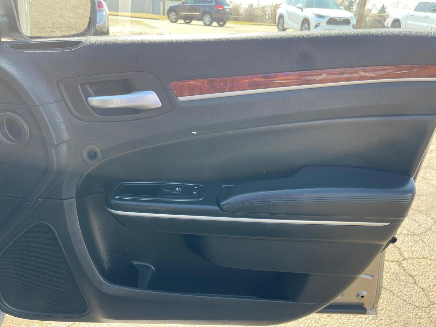 2014 Chrysler 300 RWD (2C3CCAAG8EH) with an Other engine, located at 4508 South Dixie Dr, Moraine, OH, 45439, (937) 908-9800, 39.689976, -84.218452 - 2014 Chrysler 300 RWD - Photo#19