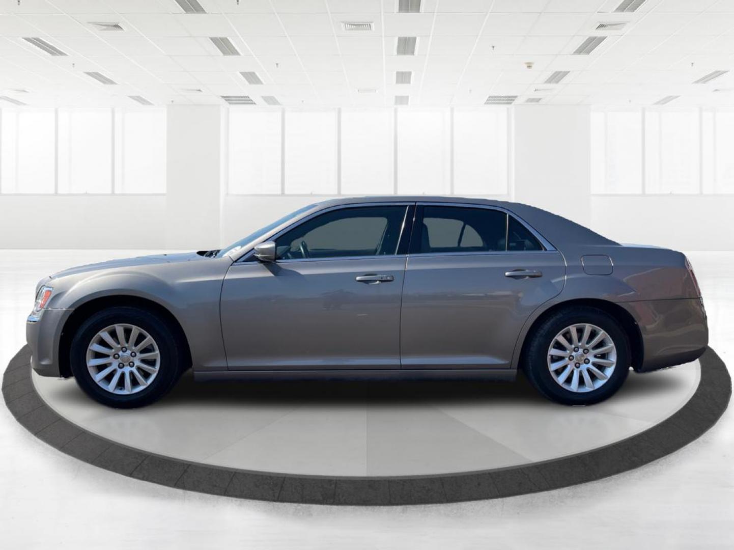 2014 Chrysler 300 RWD (2C3CCAAG8EH) with an Other engine, located at 4508 South Dixie Dr, Moraine, OH, 45439, (937) 908-9800, 39.689976, -84.218452 - 2014 Chrysler 300 RWD - Photo#5
