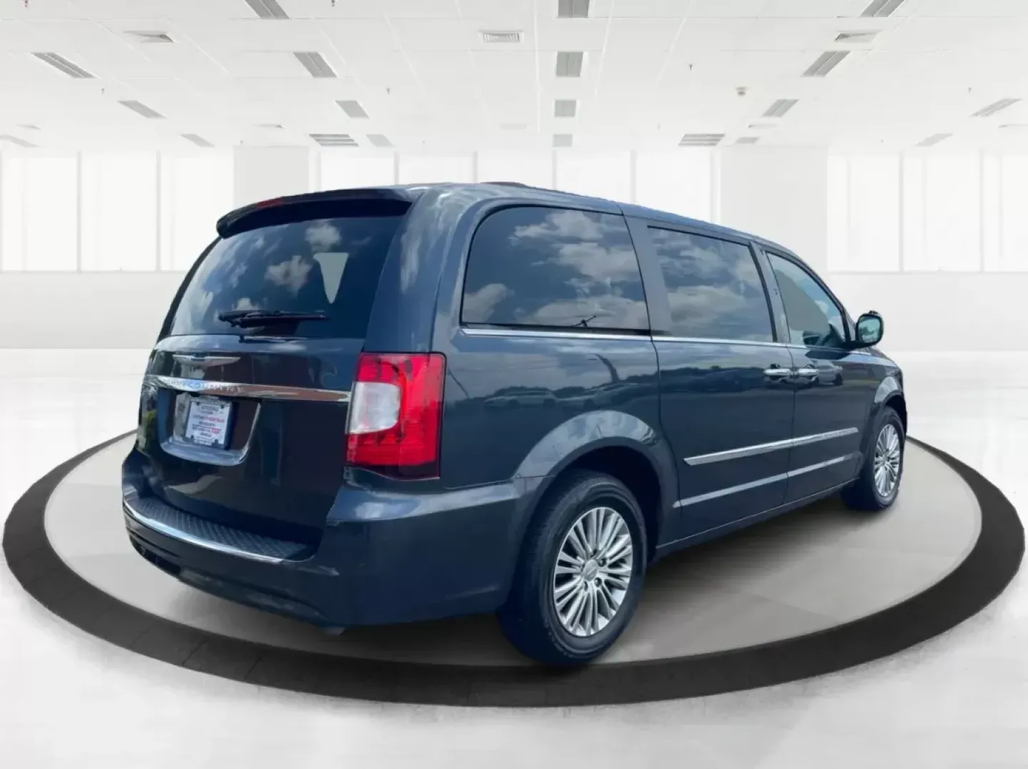 2014 Chrysler Town and Country Touring-L (2C4RC1CG3ER) with an 3.6L V6 DOHC 24V engine, 6-Speed Automatic transmission, located at 1230 East Main St, Xenia, OH, 45385, (937) 908-9800, 39.688026, -83.910172 - **Unleash Family Adventures with the 2014 Chrysler Town and Country Touring-L at Advantage Car and Credit in Fairborn, OH!**<br /> <br /> Are you looking for a versatile vehicle that adapts to your family's ever-changing needs? The 2014 Chrysler Town and Country Touring-L is the perfect blend of - Photo#2