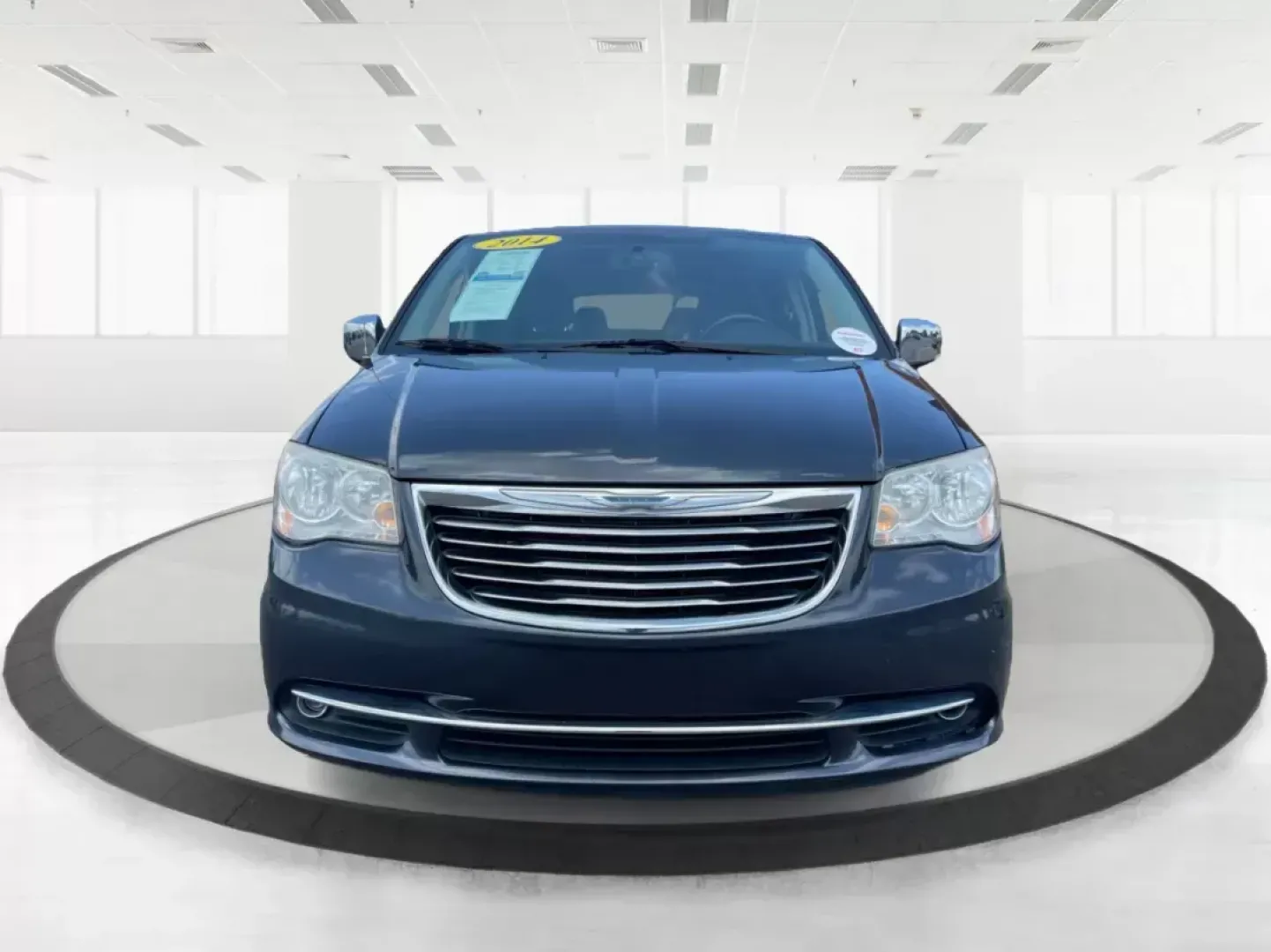 2014 Chrysler Town and Country Touring-L (2C4RC1CG3ER) with an 3.6L V6 DOHC 24V engine, 6-Speed Automatic transmission, located at 1230 East Main St, Xenia, OH, 45385, (937) 908-9800, 39.688026, -83.910172 - **Unleash Family Adventures with the 2014 Chrysler Town and Country Touring-L at Advantage Car and Credit in Fairborn, OH!**<br /> <br /> Are you looking for a versatile vehicle that adapts to your family's ever-changing needs? The 2014 Chrysler Town and Country Touring-L is the perfect blend of - Photo#6