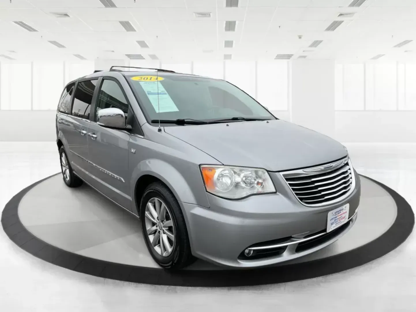 2014 Chrysler Town and Country Touring-L 30th Anniversary (2C4RC1CG7ER) with an Pentastar 3.6L V-6 DOHC engine, located at 1184 Kauffman Ave, Fairborn, OH, 45324, (937) 908-9800, 39.807072, -84.030914 - 2014 Chrysler Town and Country Touring-L 30th Anniversary - Photo#0
