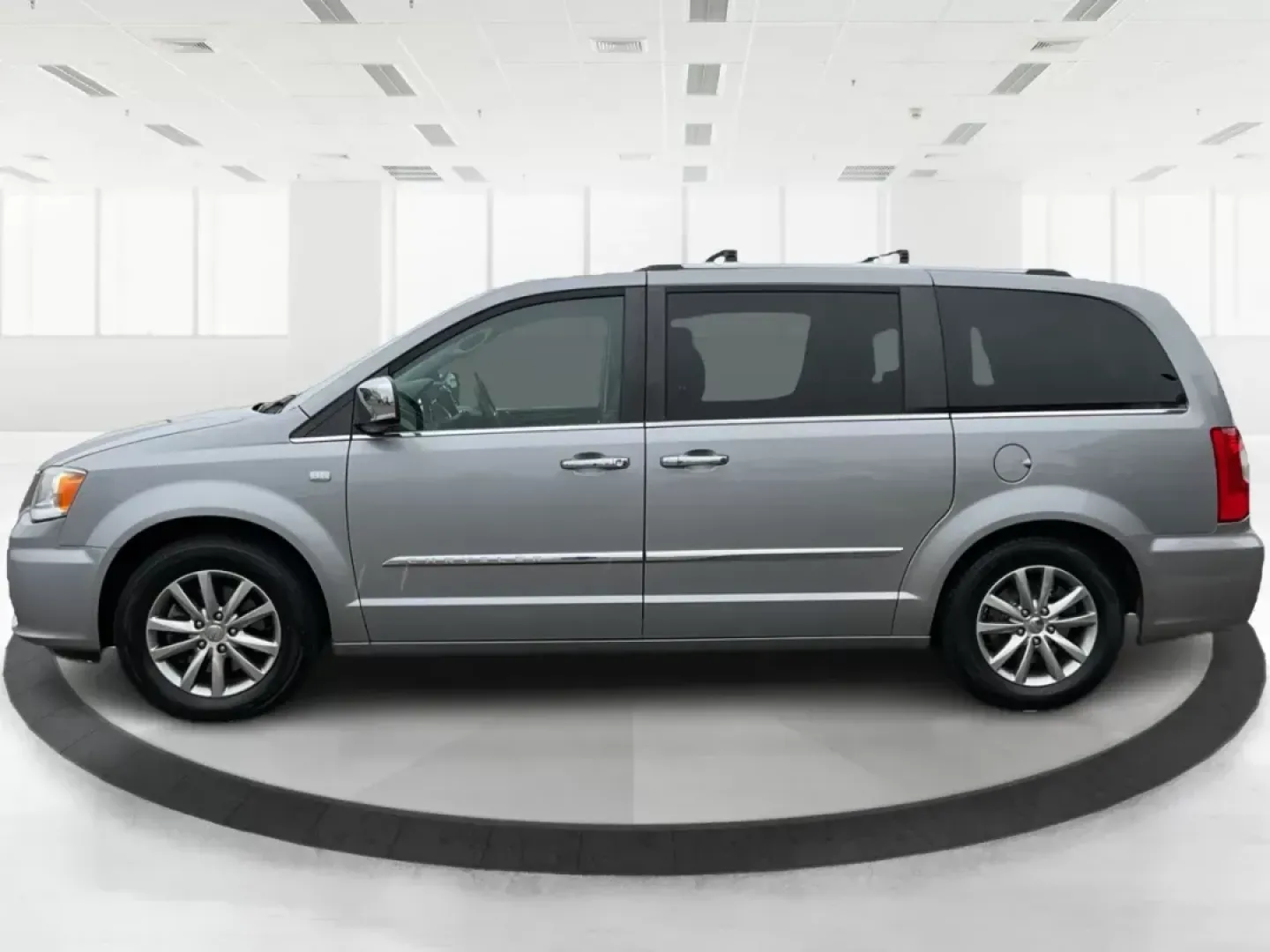 2014 Chrysler Town and Country Touring-L 30th Anniversary (2C4RC1CG7ER) with an Pentastar 3.6L V-6 DOHC engine, located at 1184 Kauffman Ave, Fairborn, OH, 45324, (937) 908-9800, 39.807072, -84.030914 - 2014 Chrysler Town and Country Touring-L 30th Anniversary - Photo#6