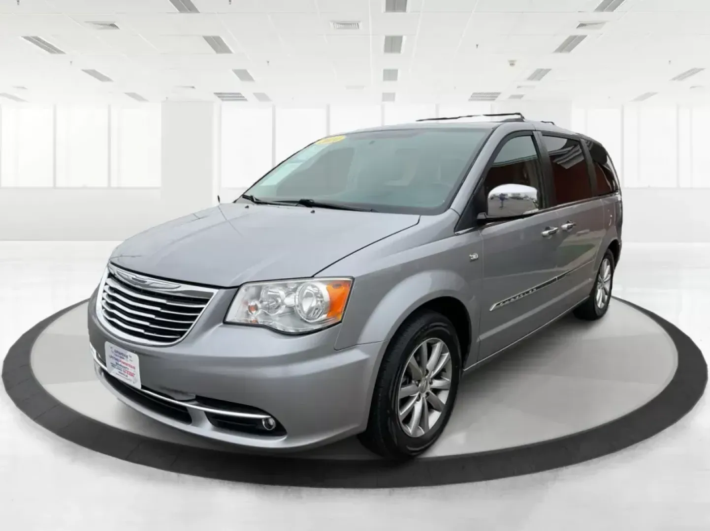 2014 Chrysler Town and Country Touring-L 30th Anniversary (2C4RC1CG7ER) with an Pentastar 3.6L V-6 DOHC engine, located at 1184 Kauffman Ave, Fairborn, OH, 45324, (937) 908-9800, 39.807072, -84.030914 - 2014 Chrysler Town and Country Touring-L 30th Anniversary - Photo#8