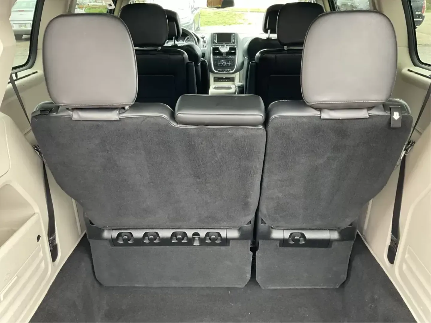 2014 Chrysler Town and Country Touring-L 30th Anniversary (2C4RC1CG7ER) with an Pentastar 3.6L V-6 DOHC engine, located at 1184 Kauffman Ave, Fairborn, OH, 45324, (937) 908-9800, 39.807072, -84.030914 - 2014 Chrysler Town and Country Touring-L 30th Anniversary - Photo#11