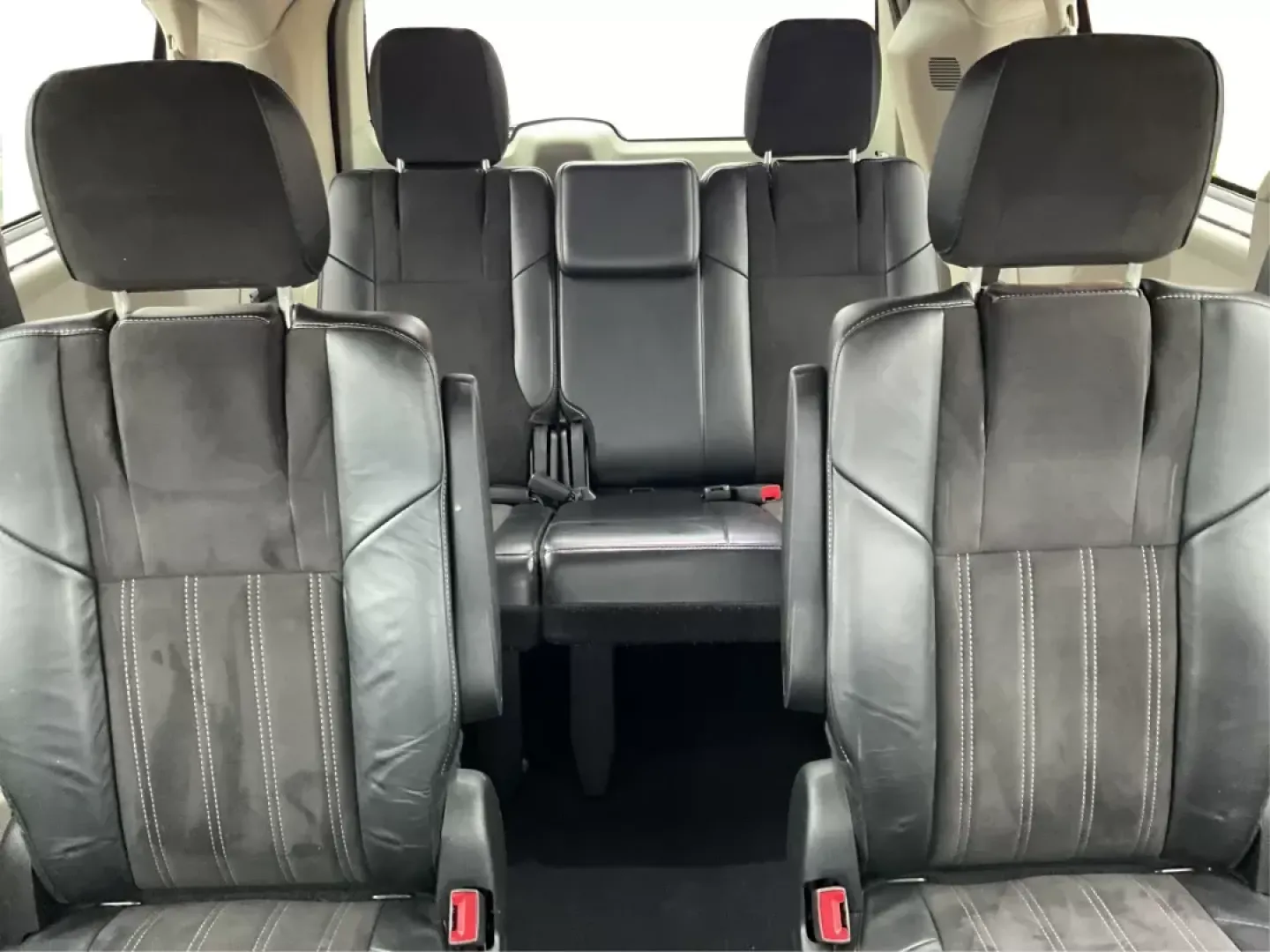 2014 Chrysler Town and Country Touring-L 30th Anniversary (2C4RC1CG7ER) with an Pentastar 3.6L V-6 DOHC engine, located at 1184 Kauffman Ave, Fairborn, OH, 45324, (937) 908-9800, 39.807072, -84.030914 - 2014 Chrysler Town and Country Touring-L 30th Anniversary - Photo#13