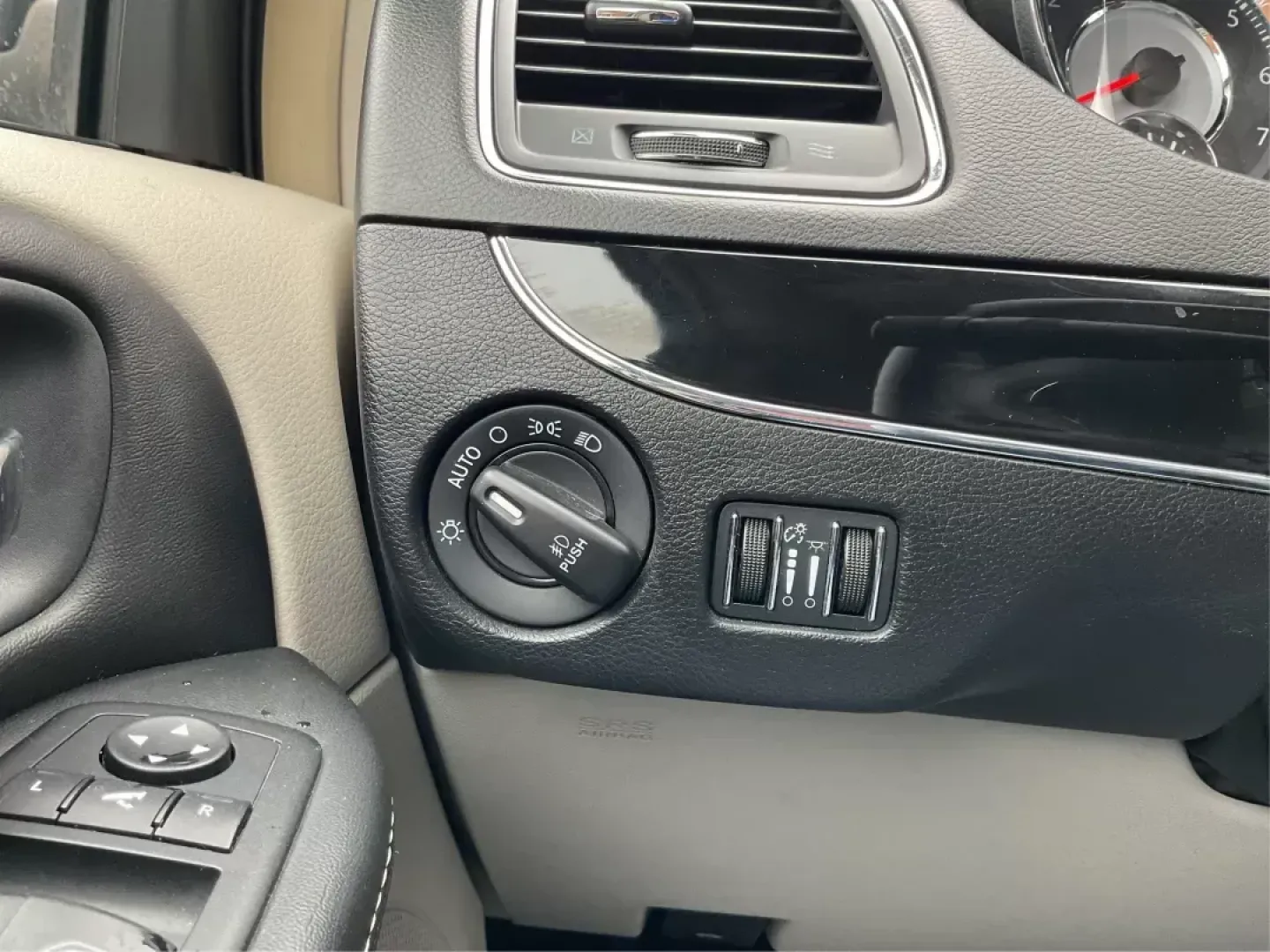 2014 Chrysler Town and Country Touring-L 30th Anniversary (2C4RC1CG7ER) with an Pentastar 3.6L V-6 DOHC engine, located at 1184 Kauffman Ave, Fairborn, OH, 45324, (937) 908-9800, 39.807072, -84.030914 - 2014 Chrysler Town and Country Touring-L 30th Anniversary - Photo#16