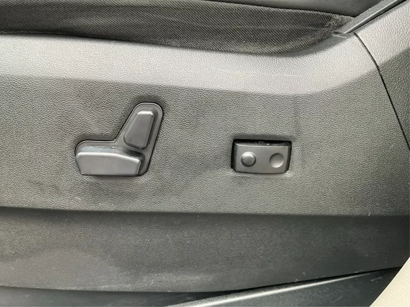 2014 Chrysler Town and Country Touring-L 30th Anniversary (2C4RC1CG7ER) with an Pentastar 3.6L V-6 DOHC engine, located at 1184 Kauffman Ave, Fairborn, OH, 45324, (937) 908-9800, 39.807072, -84.030914 - 2014 Chrysler Town and Country Touring-L 30th Anniversary - Photo#17