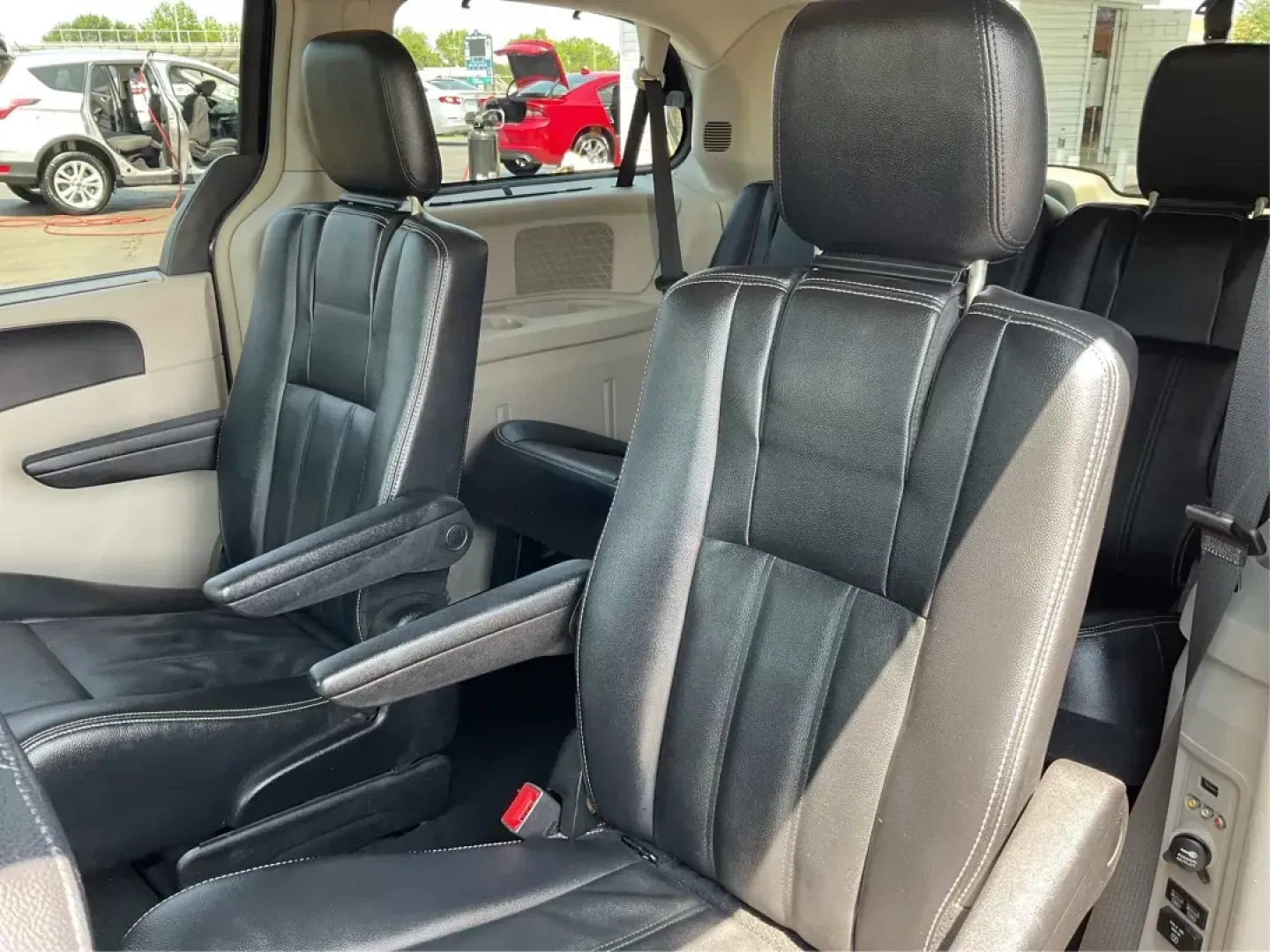 2014 Chrysler Town and Country Touring (2C4RC1BG3ER) with an Pentastar 3.6L V-6 DOHC engine, located at 1099 N County Rd 25A, Troy, OH, 45373, (937) 908-9800, 40.057079, -84.212883 - **Discover Freedom on the Road with the 2014 Chrysler Town and Country at Advantage Car and Credit!**<br /> <br /> Are you ready to elevate your family adventures or enhance your daily commute? The 2014 Chrysler Town and Country is the perfect companion for busy families, weekend explorers, or a - Photo#9