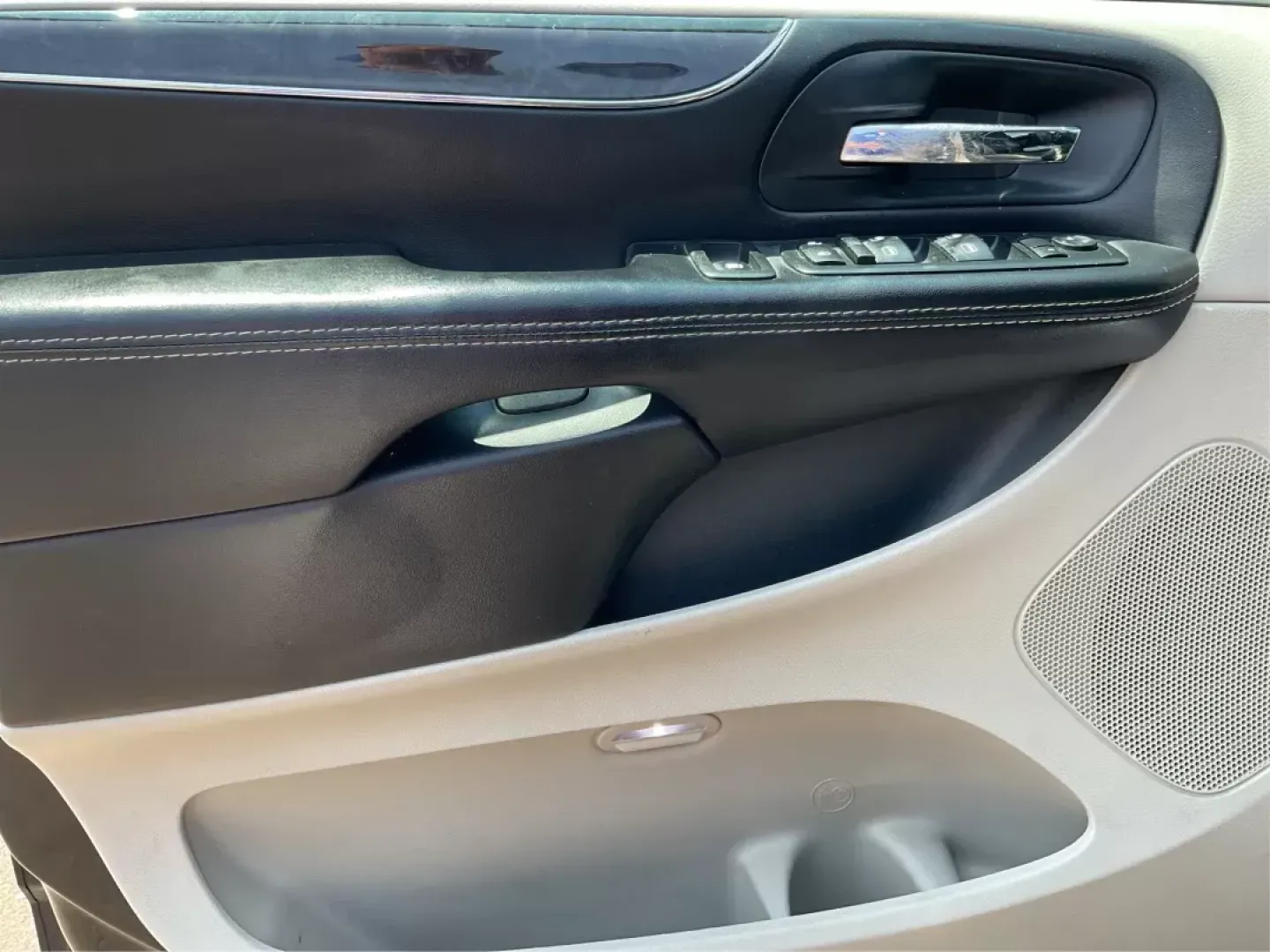 2014 Chrysler Town and Country Touring (2C4RC1BG3ER) with an Pentastar 3.6L V-6 DOHC engine, located at 1099 N County Rd 25A, Troy, OH, 45373, (937) 908-9800, 40.057079, -84.212883 - **Discover Freedom on the Road with the 2014 Chrysler Town and Country at Advantage Car and Credit!**<br /> <br /> Are you ready to elevate your family adventures or enhance your daily commute? The 2014 Chrysler Town and Country is the perfect companion for busy families, weekend explorers, or a - Photo#18