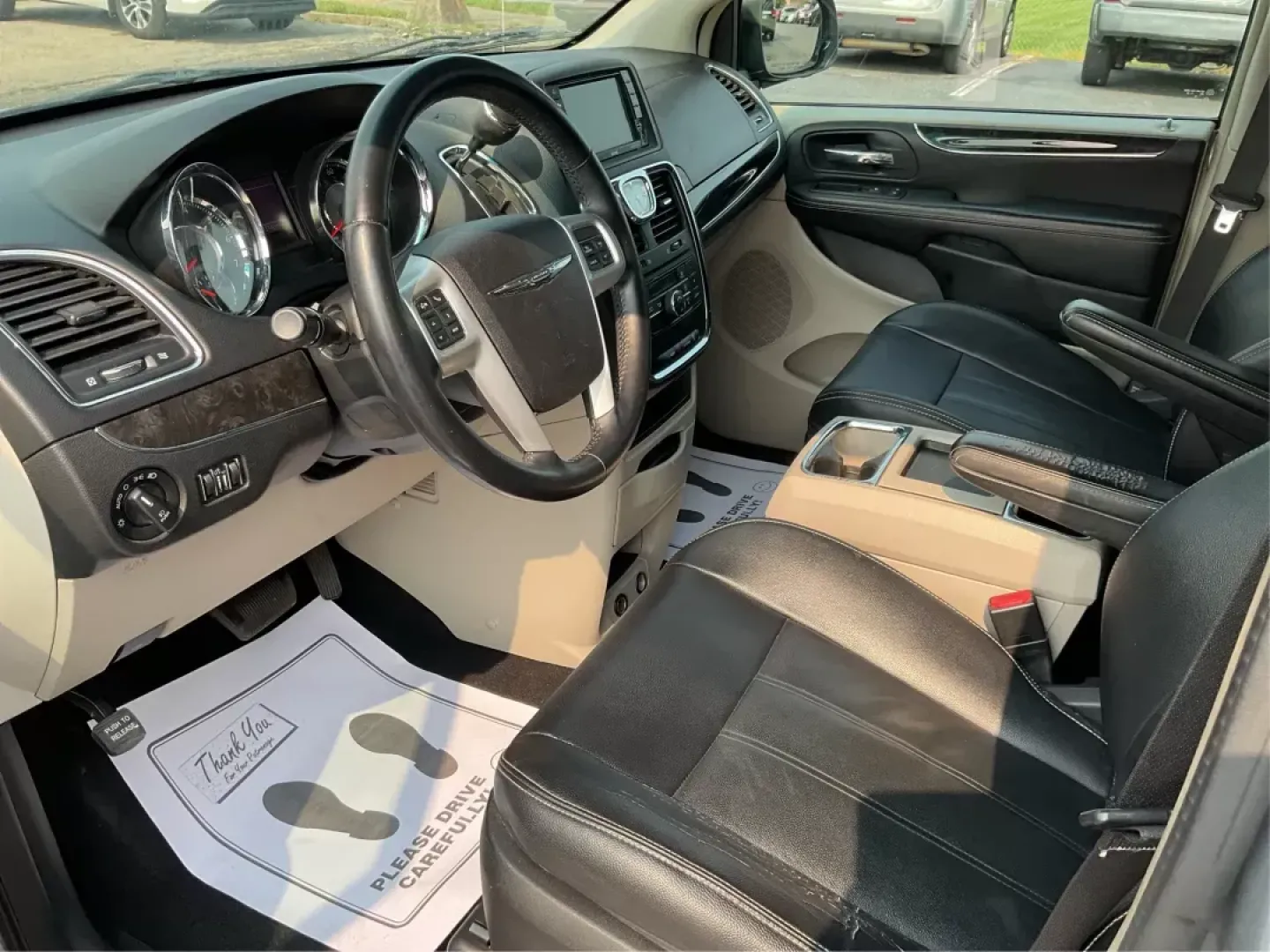 2014 Chrysler Town and Country Touring (2C4RC1BG3ER) with an 3.6L V6 DOHC 24V engine, 6-Speed Automatic transmission, located at 8750 N County Rd 25A, Piqua, OH, 45356, (937) 908-9800, 40.164391, -84.232513 - Elevate your family's adventures with the 2014 Chrysler Town and Country Touring van, available now at Advantage Car and Credit in Fairborn, OH. This spacious and versatile vehicle is perfect for growing families, weekend trips, or anyone looking for the ultimate comfort in commuting. With ample s - Photo#8