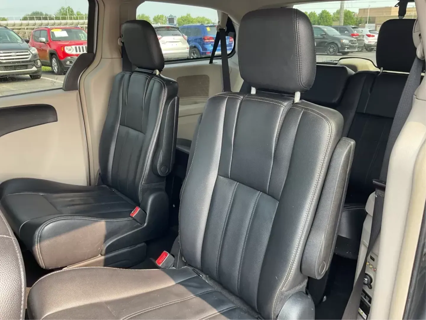 2014 Chrysler Town and Country Touring (2C4RC1BG3ER) with an 3.6L V6 DOHC 24V engine, 6-Speed Automatic transmission, located at 8750 N County Rd 25A, Piqua, OH, 45356, (937) 908-9800, 40.164391, -84.232513 - Elevate your family's adventures with the 2014 Chrysler Town and Country Touring van, available now at Advantage Car and Credit in Fairborn, OH. This spacious and versatile vehicle is perfect for growing families, weekend trips, or anyone looking for the ultimate comfort in commuting. With ample s - Photo#9