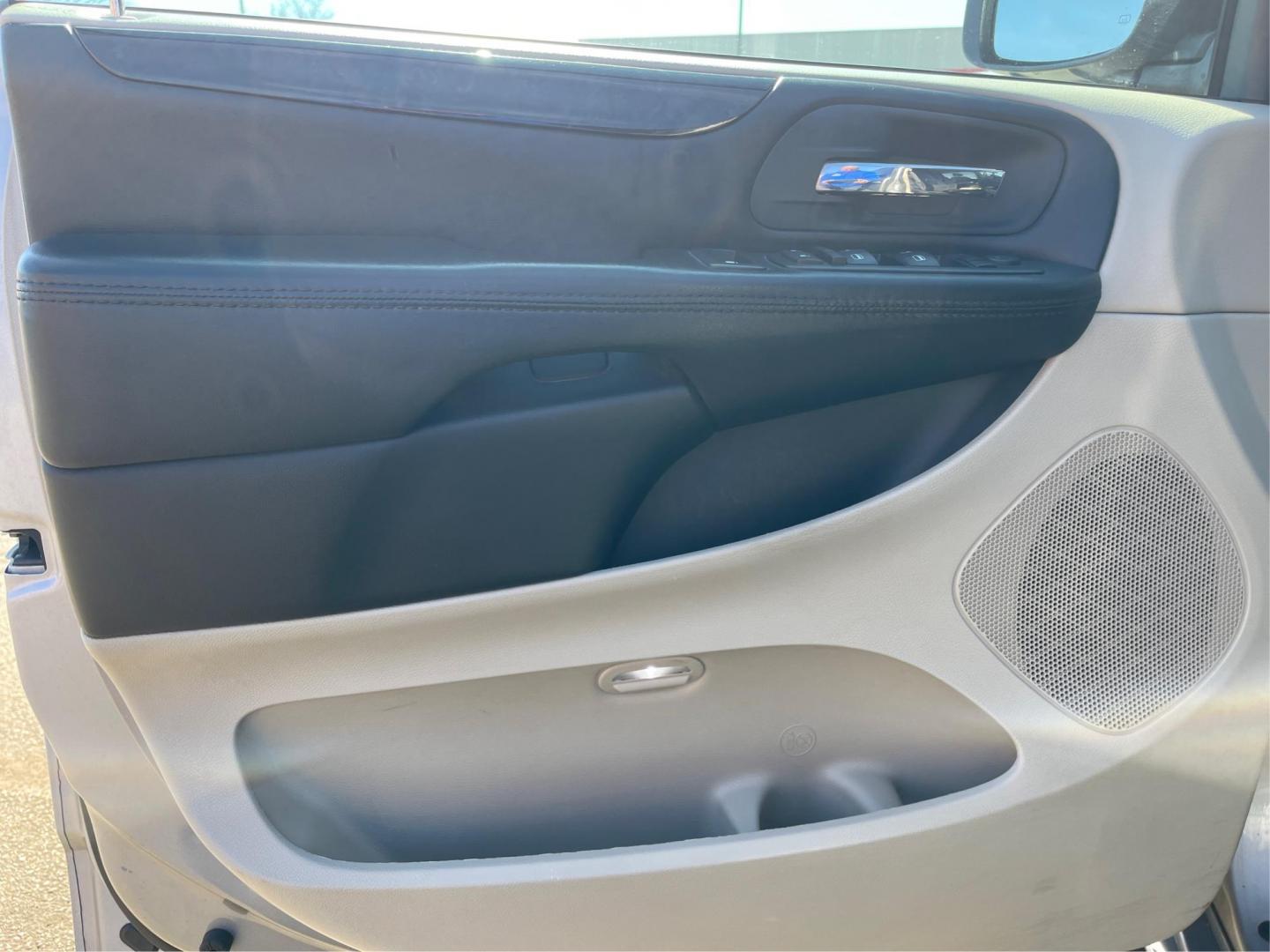 2014 Dodge Grand Caravan SXT (2C4RDGCG4ER) with an 3.6L V-6 DOHC engine, located at 880 E. National Road, Vandalia, OH, 45377, (937) 908-9800, 39.891918, -84.183594 - 2014 Dodge Grand Caravan SXT - Photo#18