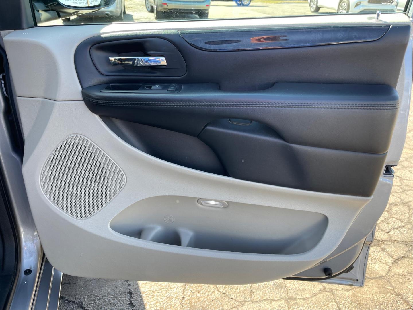 2014 Dodge Grand Caravan SXT (2C4RDGCG4ER) with an 3.6L V-6 DOHC engine, located at 880 E. National Road, Vandalia, OH, 45377, (937) 908-9800, 39.891918, -84.183594 - 2014 Dodge Grand Caravan SXT - Photo#19
