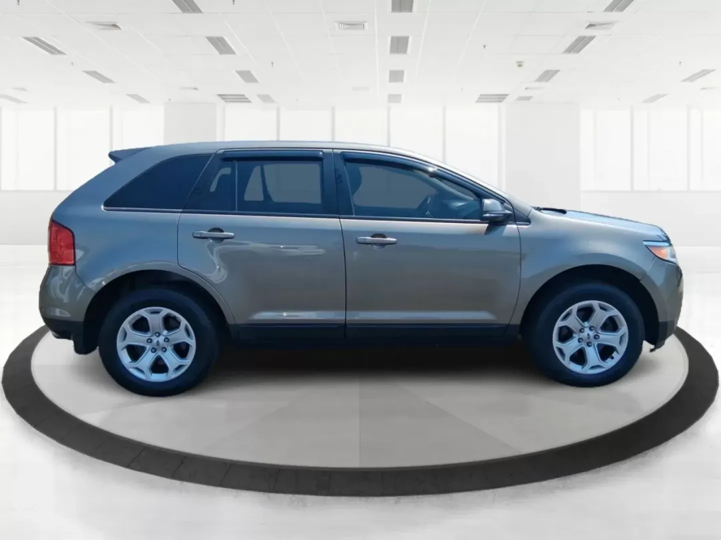 2014 Ford Edge SEL (2FMDK4JCXEB) with an 3.5L V-6 DOHC engine, located at 1184 Kauffman Ave, Fairborn, OH, 45324, (937) 908-9800, 39.807072, -84.030914 - Are you searching for the perfect vehicle to elevate your family adventures or enhance your daily commute? Look no further! The 2014 Ford Edge SEL is designed to fit every aspect of your lifestyle, whether you're navigating busy city streets, embarking on weekend getaways, or simply running errands - Photo#1