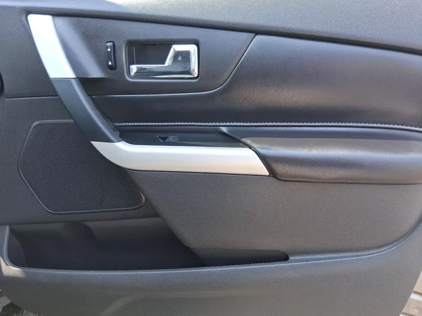 2014 Ford Edge SEL (2FMDK4JCXEB) with an 3.5L V-6 DOHC engine, located at 1184 Kauffman Ave, Fairborn, OH, 45324, (937) 908-9800, 39.807072, -84.030914 - Are you searching for the perfect vehicle to elevate your family adventures or enhance your daily commute? Look no further! The 2014 Ford Edge SEL is designed to fit every aspect of your lifestyle, whether you're navigating busy city streets, embarking on weekend getaways, or simply running errands - Photo#20