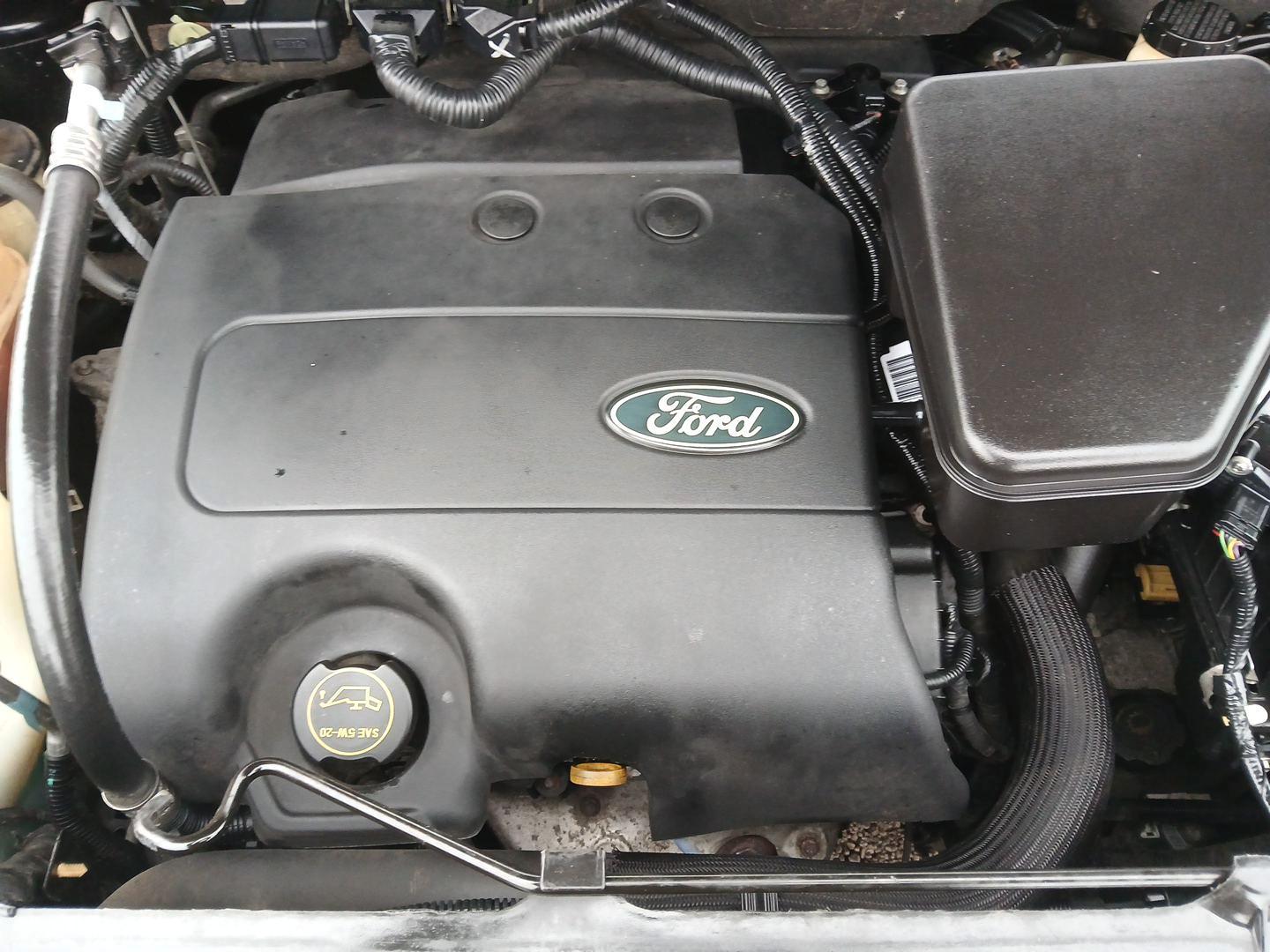 2014 Ford Edge SEL FWD (2FMDK3JC1EB) with an 3.5L V6 DOHC 24V engine, 6-Speed Automatic transmission, located at 8750 N County Rd 25A, Piqua, OH, 45356, (937) 908-9800, 40.164391, -84.232513 - 2014 Ford Edge SEL FWD - Photo#10