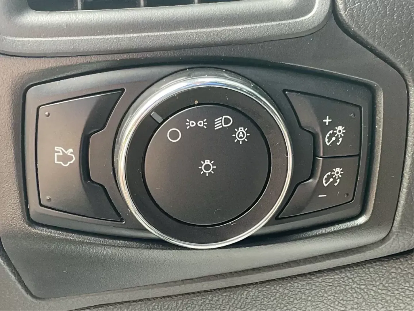2014 Ford Focus SE (1FADP3F21EL) with an 2L I-4 gasoline direct injection engine, located at 1099 N County Rd 25A, Troy, OH, 45373, (937) 908-9800, 40.057079, -84.212883 - 2014 Ford Focus SE - Photo#16