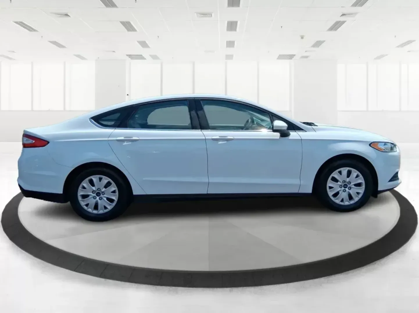 2014 Ford Fusion S (1FA6P0G70E5) with an Duratec 2.5L I-4 DOHC engine, located at 880 E. National Road, Vandalia, OH, 45377, (937) 908-9800, 39.891918, -84.183594 - **Elevate Your Daily Drive with the 2014 Ford Fusion S at Advantage Car and Credit**<br /> <br /> Imagine cruising through the scenic streets of Fairborn, OH, in a stylish and reliable sedan that fits seamlessly into your lifestyle. Whether you're commuting to work, running errands, or planning a we - Photo#1