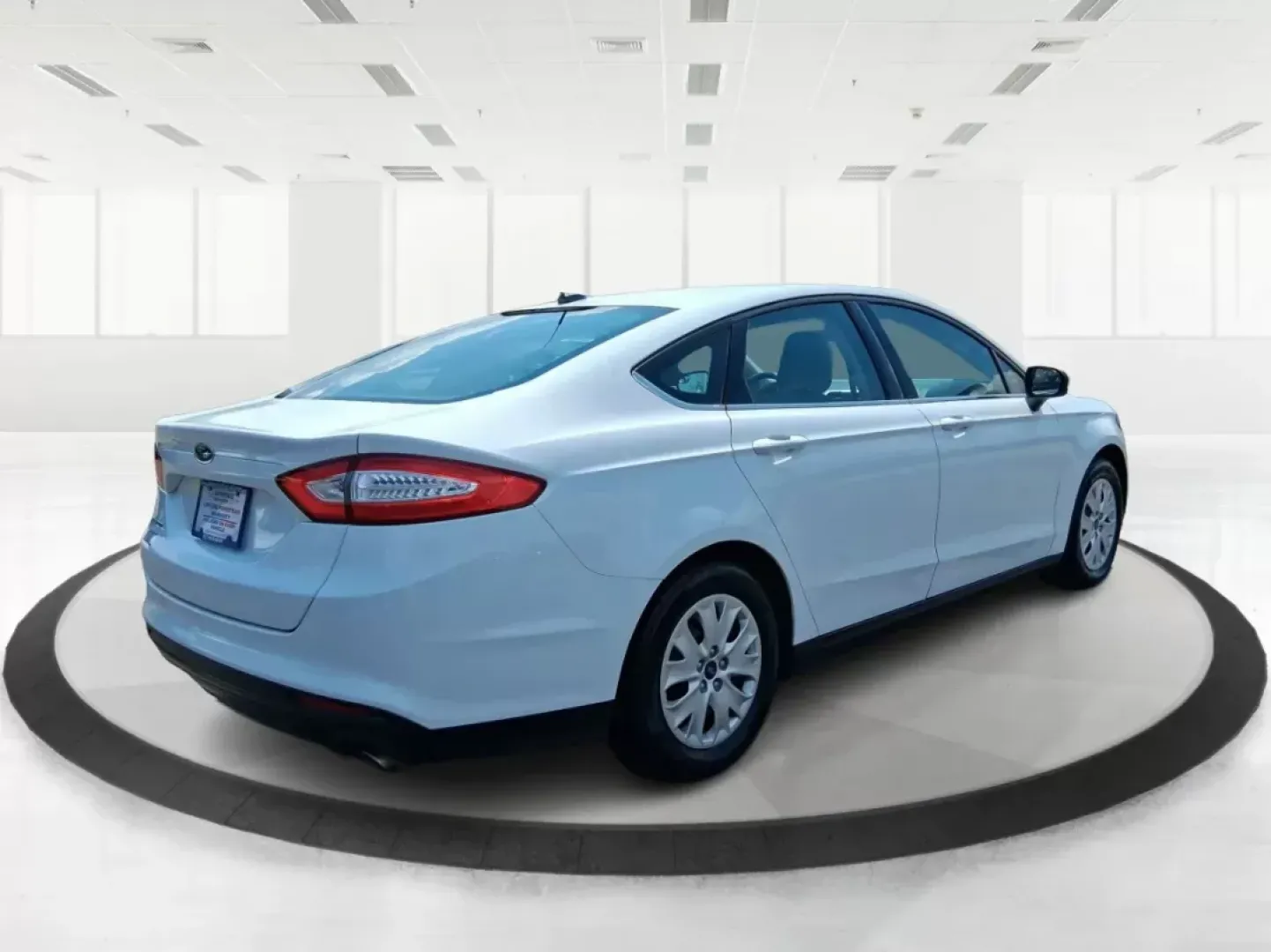 2014 Ford Fusion S (1FA6P0G70E5) with an Duratec 2.5L I-4 DOHC engine, located at 880 E. National Road, Vandalia, OH, 45377, (937) 908-9800, 39.891918, -84.183594 - **Elevate Your Daily Drive with the 2014 Ford Fusion S at Advantage Car and Credit**<br /> <br /> Imagine cruising through the scenic streets of Fairborn, OH, in a stylish and reliable sedan that fits seamlessly into your lifestyle. Whether you're commuting to work, running errands, or planning a we - Photo#2