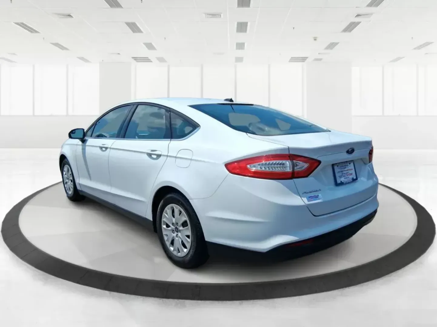 2014 Ford Fusion S (1FA6P0G70E5) with an Duratec 2.5L I-4 DOHC engine, located at 880 E. National Road, Vandalia, OH, 45377, (937) 908-9800, 39.891918, -84.183594 - **Elevate Your Daily Drive with the 2014 Ford Fusion S at Advantage Car and Credit**<br /> <br /> Imagine cruising through the scenic streets of Fairborn, OH, in a stylish and reliable sedan that fits seamlessly into your lifestyle. Whether you're commuting to work, running errands, or planning a we - Photo#4