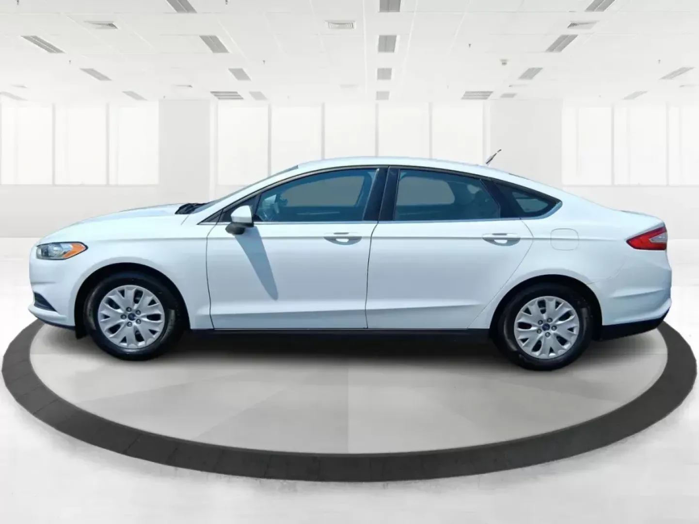 2014 Ford Fusion S (1FA6P0G70E5) with an Duratec 2.5L I-4 DOHC engine, located at 880 E. National Road, Vandalia, OH, 45377, (937) 908-9800, 39.891918, -84.183594 - **Elevate Your Daily Drive with the 2014 Ford Fusion S at Advantage Car and Credit**<br /> <br /> Imagine cruising through the scenic streets of Fairborn, OH, in a stylish and reliable sedan that fits seamlessly into your lifestyle. Whether you're commuting to work, running errands, or planning a we - Photo#5
