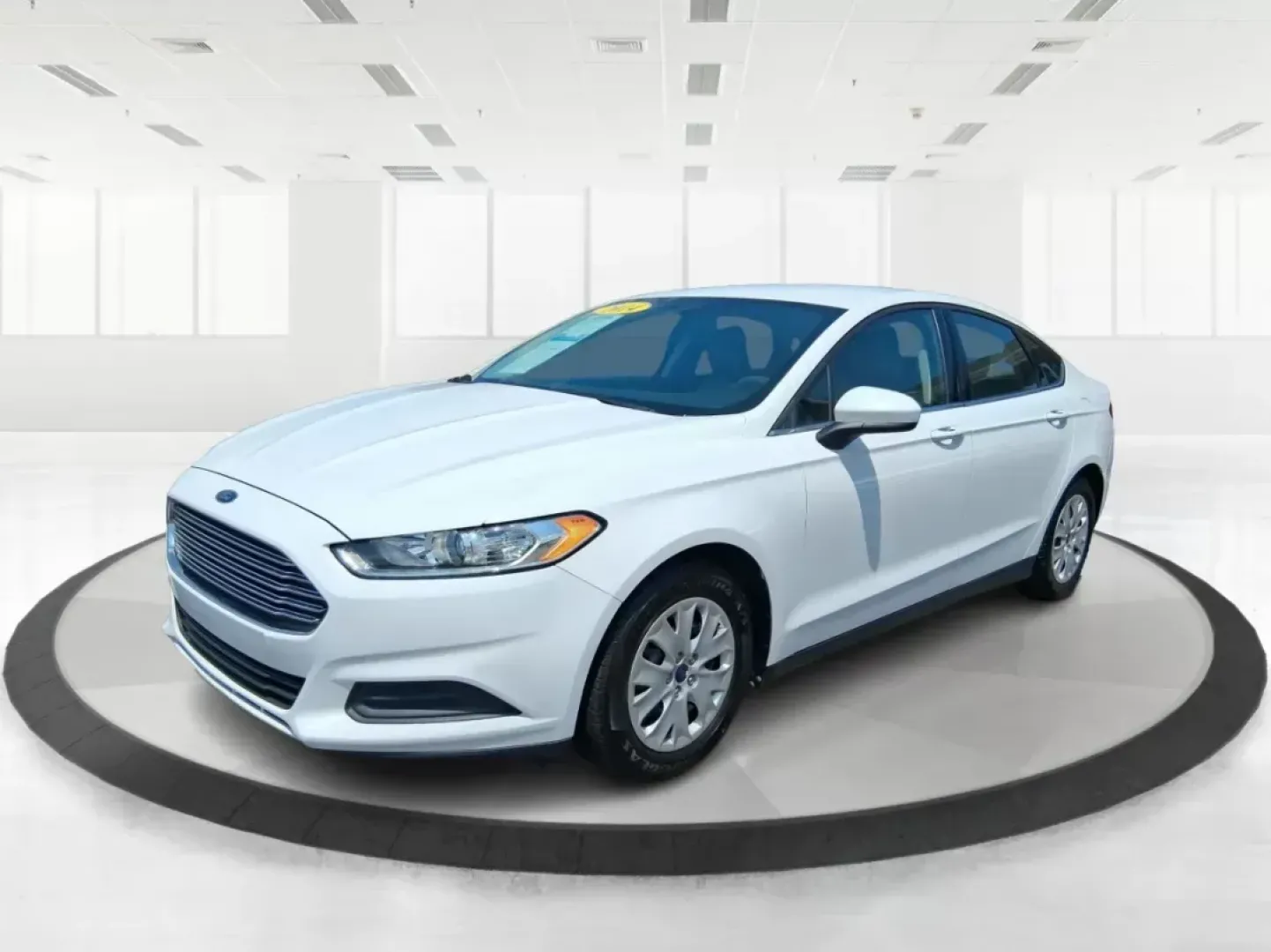 2014 Ford Fusion S (1FA6P0G70E5) with an Duratec 2.5L I-4 DOHC engine, located at 880 E. National Road, Vandalia, OH, 45377, (937) 908-9800, 39.891918, -84.183594 - **Elevate Your Daily Drive with the 2014 Ford Fusion S at Advantage Car and Credit**<br /> <br /> Imagine cruising through the scenic streets of Fairborn, OH, in a stylish and reliable sedan that fits seamlessly into your lifestyle. Whether you're commuting to work, running errands, or planning a we - Photo#7