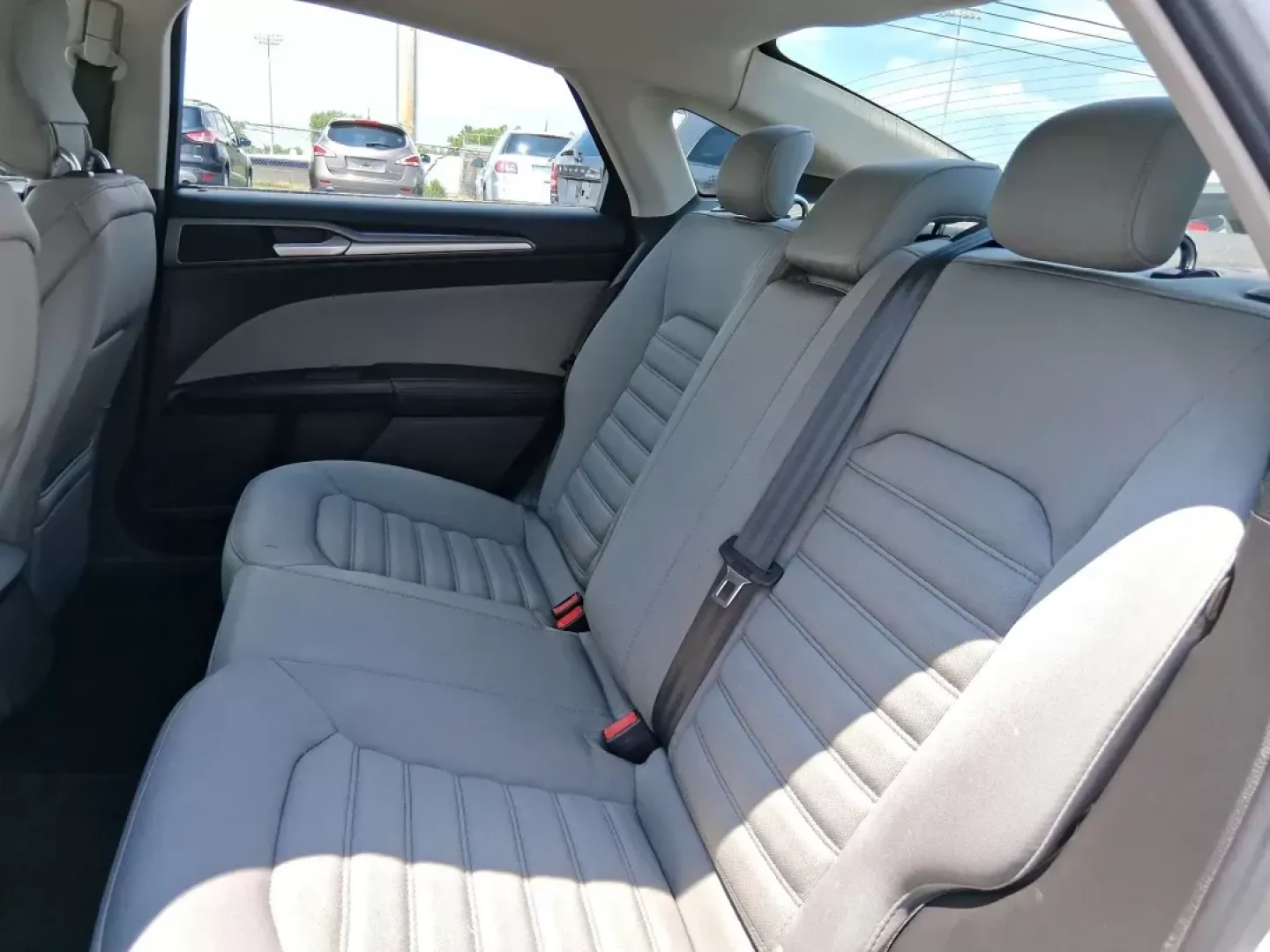 2014 Ford Fusion S (1FA6P0G70E5) with an Duratec 2.5L I-4 DOHC engine, located at 880 E. National Road, Vandalia, OH, 45377, (937) 908-9800, 39.891918, -84.183594 - **Elevate Your Daily Drive with the 2014 Ford Fusion S at Advantage Car and Credit**<br /> <br /> Imagine cruising through the scenic streets of Fairborn, OH, in a stylish and reliable sedan that fits seamlessly into your lifestyle. Whether you're commuting to work, running errands, or planning a we - Photo#9