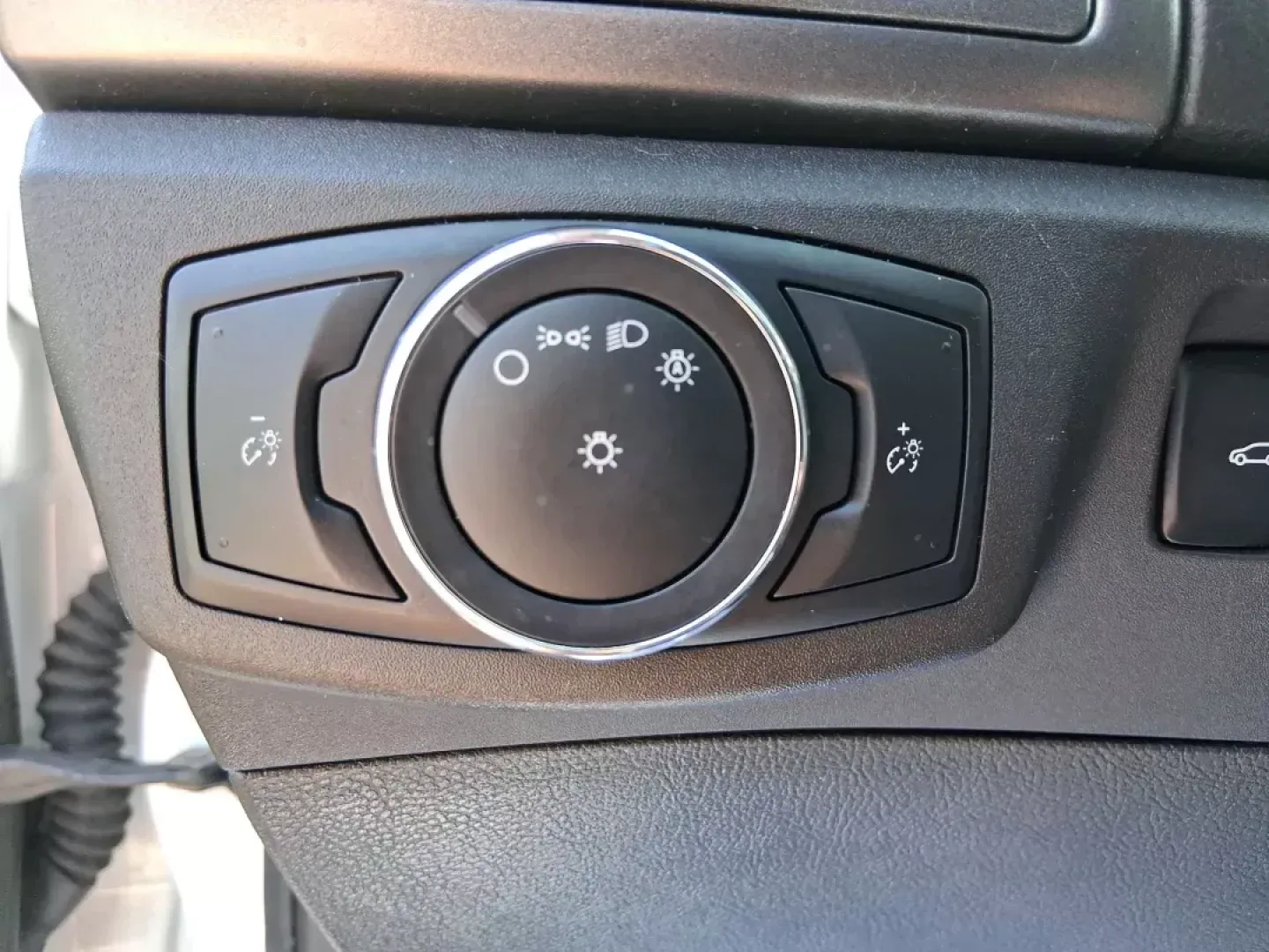 2014 Ford Fusion S (1FA6P0G70E5) with an Duratec 2.5L I-4 DOHC engine, located at 880 E. National Road, Vandalia, OH, 45377, (937) 908-9800, 39.891918, -84.183594 - **Elevate Your Daily Drive with the 2014 Ford Fusion S at Advantage Car and Credit**<br /> <br /> Imagine cruising through the scenic streets of Fairborn, OH, in a stylish and reliable sedan that fits seamlessly into your lifestyle. Whether you're commuting to work, running errands, or planning a we - Photo#16