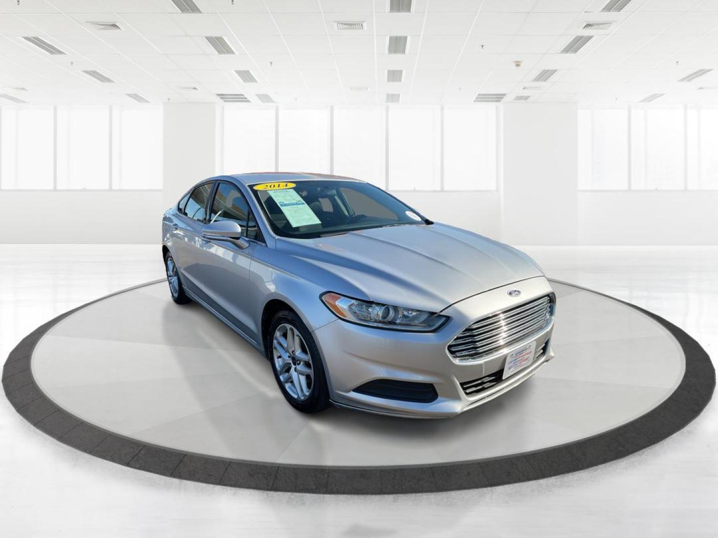 2014 Ingot Silver Ford Fusion SE (1FA6P0H76E5) with an 2.5L L4 DOHC 16V engine, located at 4508 South Dixie Dr, Moraine, OH, 45439, (937) 908-9800, 39.689976, -84.218452 - 2014 Ford Fusion SE - Photo#0