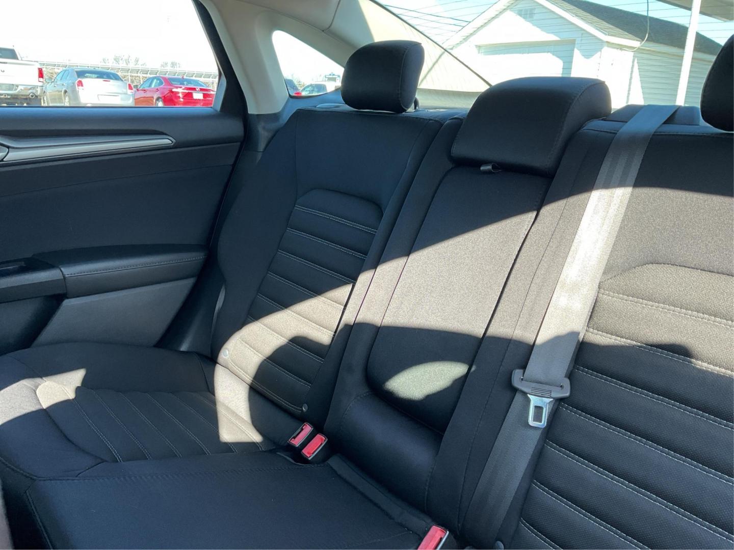 2014 Ingot Silver Ford Fusion SE (1FA6P0H76E5) with an 2.5L L4 DOHC 16V engine, located at 4508 South Dixie Dr, Moraine, OH, 45439, (937) 908-9800, 39.689976, -84.218452 - 2014 Ford Fusion SE - Photo#9
