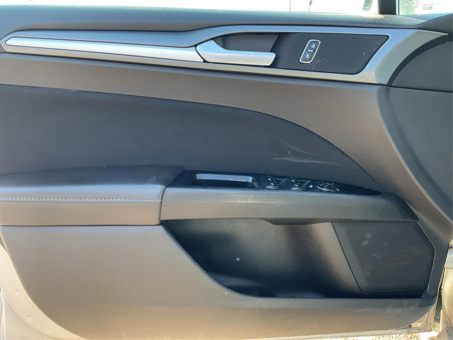 2014 Ingot Silver Ford Fusion SE (1FA6P0H76E5) with an 2.5L L4 DOHC 16V engine, located at 4508 South Dixie Dr, Moraine, OH, 45439, (937) 908-9800, 39.689976, -84.218452 - 2014 Ford Fusion SE - Photo#18