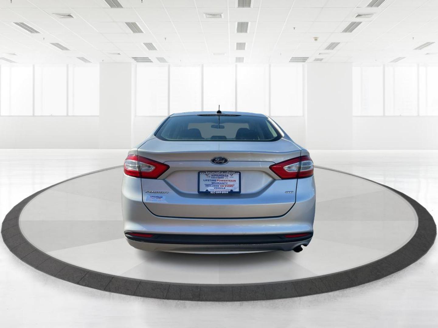 2014 Ingot Silver Ford Fusion SE (1FA6P0H76E5) with an 2.5L L4 DOHC 16V engine, located at 4508 South Dixie Dr, Moraine, OH, 45439, (937) 908-9800, 39.689976, -84.218452 - 2014 Ford Fusion SE - Photo#3