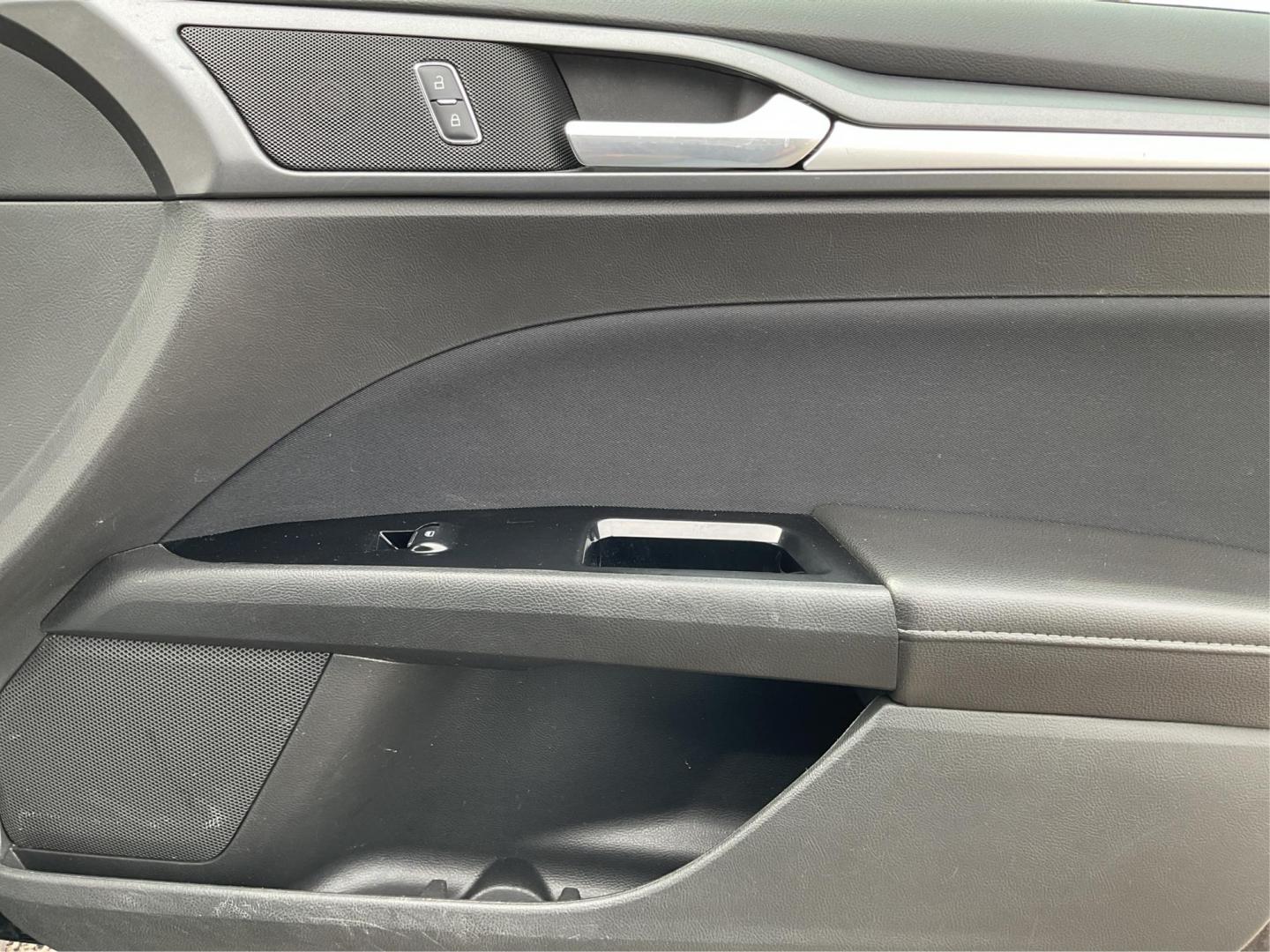 2014 Ford Fusion SE (3FA6P0H79ER) with an Duratec 2.5L I-4 DOHC engine, located at 1951 S Dayton Lakeview Rd., New Carlisle, OH, 45344, (937) 908-9800, 39.890999, -84.050255 - 2014 Ford Fusion SE - Photo#19